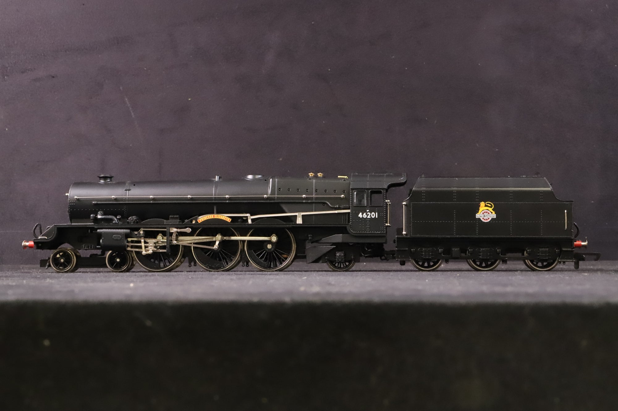 Hornby OO R2426 Princess Royal Class '46201' 'Princess Elizabeth' BR Black E/C