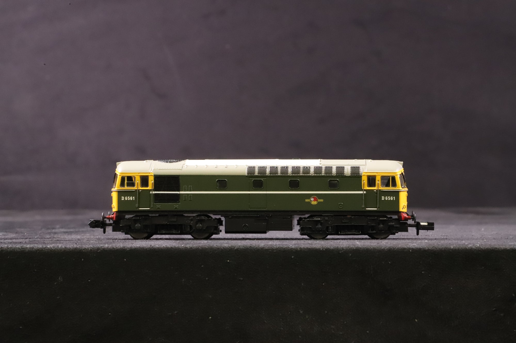 Dapol N 2D-001-008D Class 33/0 'D6561' BR Green FYE DCC Fitted