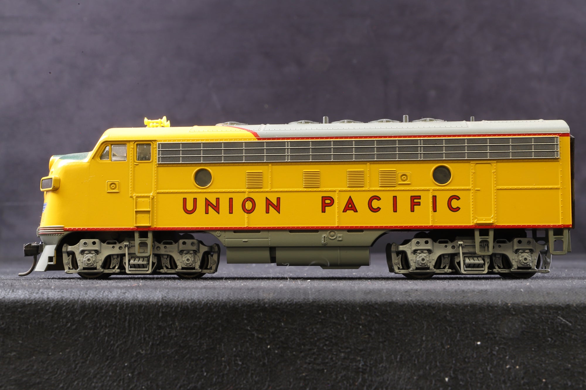 Stewart Hobbies HO 9180 F7A Phase 1 Union Pacific Diesel Locomotive