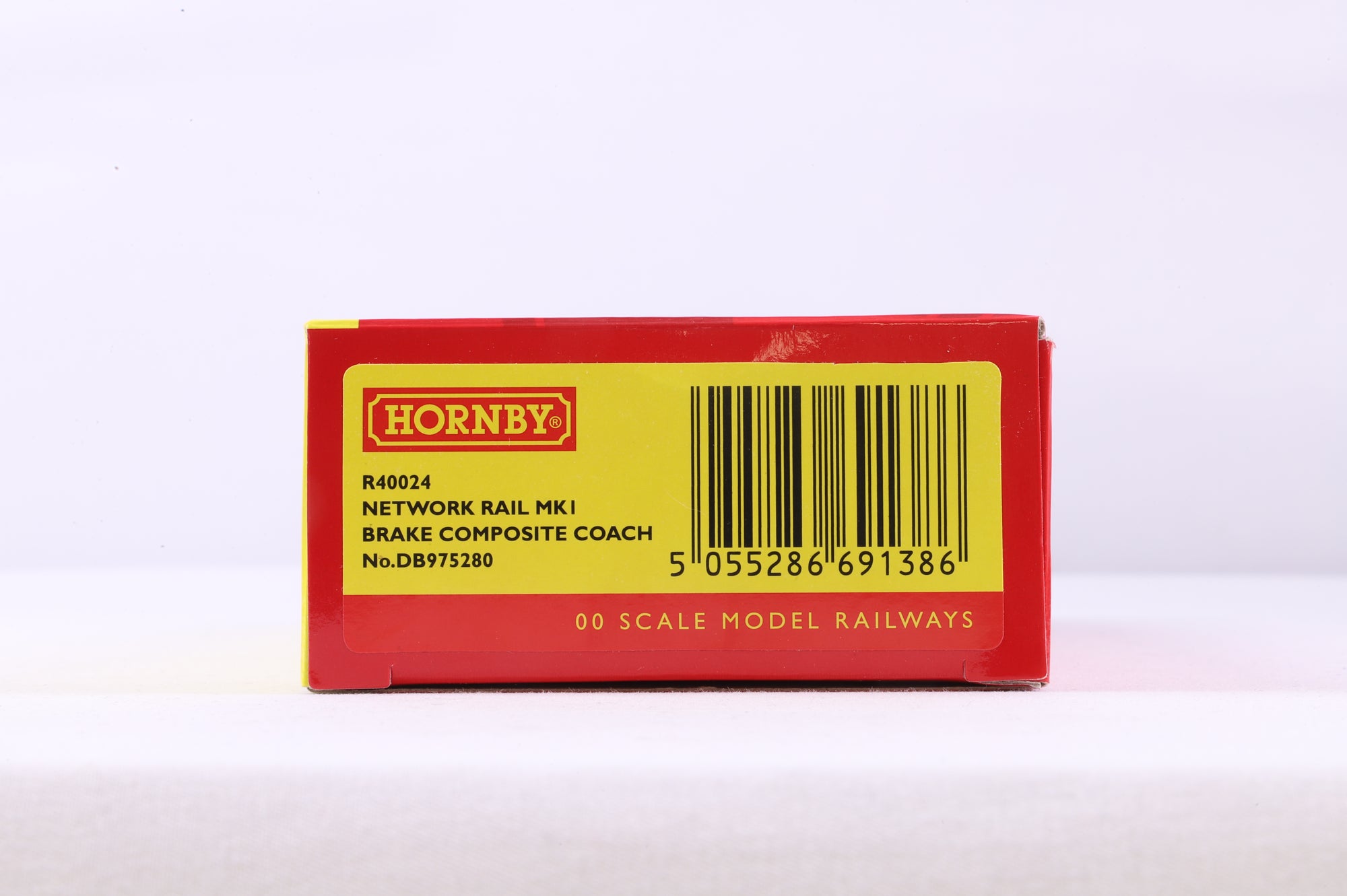 Hornby OO R40024 Mk1 Network Rail Coach 'DB975280