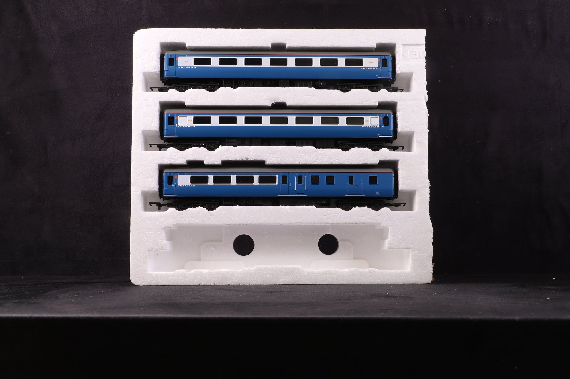 Hornby OO R1093 The Blue Pullman Train Pack Class 47 Locomotive & 6 Mk2 Coaches Only