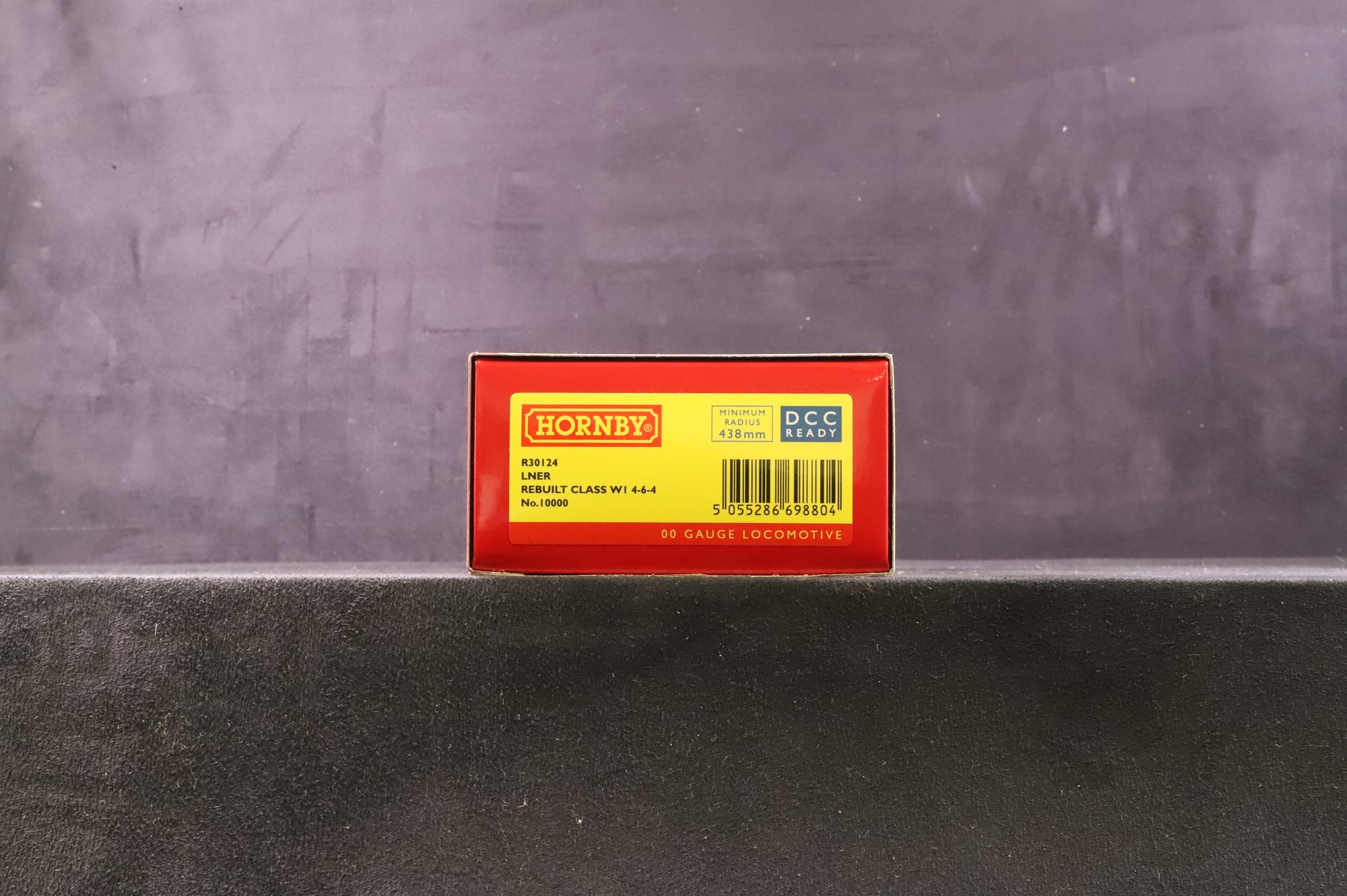 Hornby OO R30124 LNER Rebuilt W1 4-6-4 '10000'