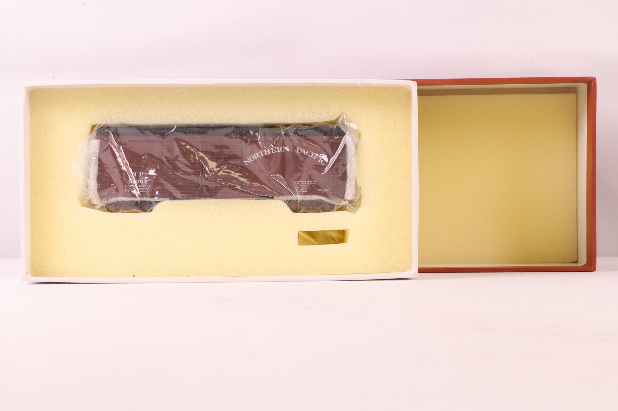 W&R Enterprises HO Brass 40' Round Roof Automobile Car No. 39057 in Northern Pacific Brown