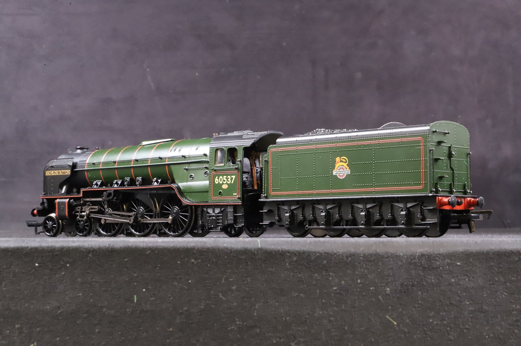 Bachmann OO 31-526 Class A2 60537 'Bachelors Button' in Lined BR Green w/ Early Crests