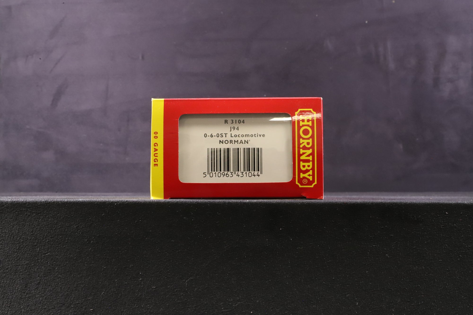 Hornby OO R3104 J94 Tank 'Norman' in Industrial Dark Green