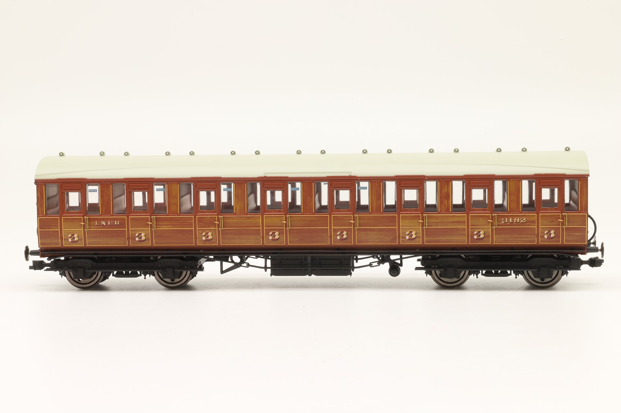 Hornby OO Rake of 6 Gresley Teak Suburban Coaches