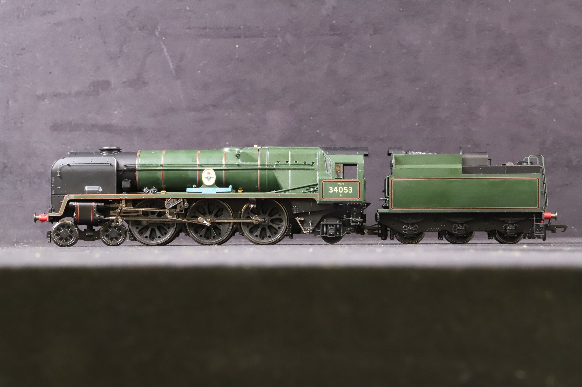 WORKSHOP Hornby OO Battle of Britain Class 34053 'Sir Keith Park' in Lined BR Green