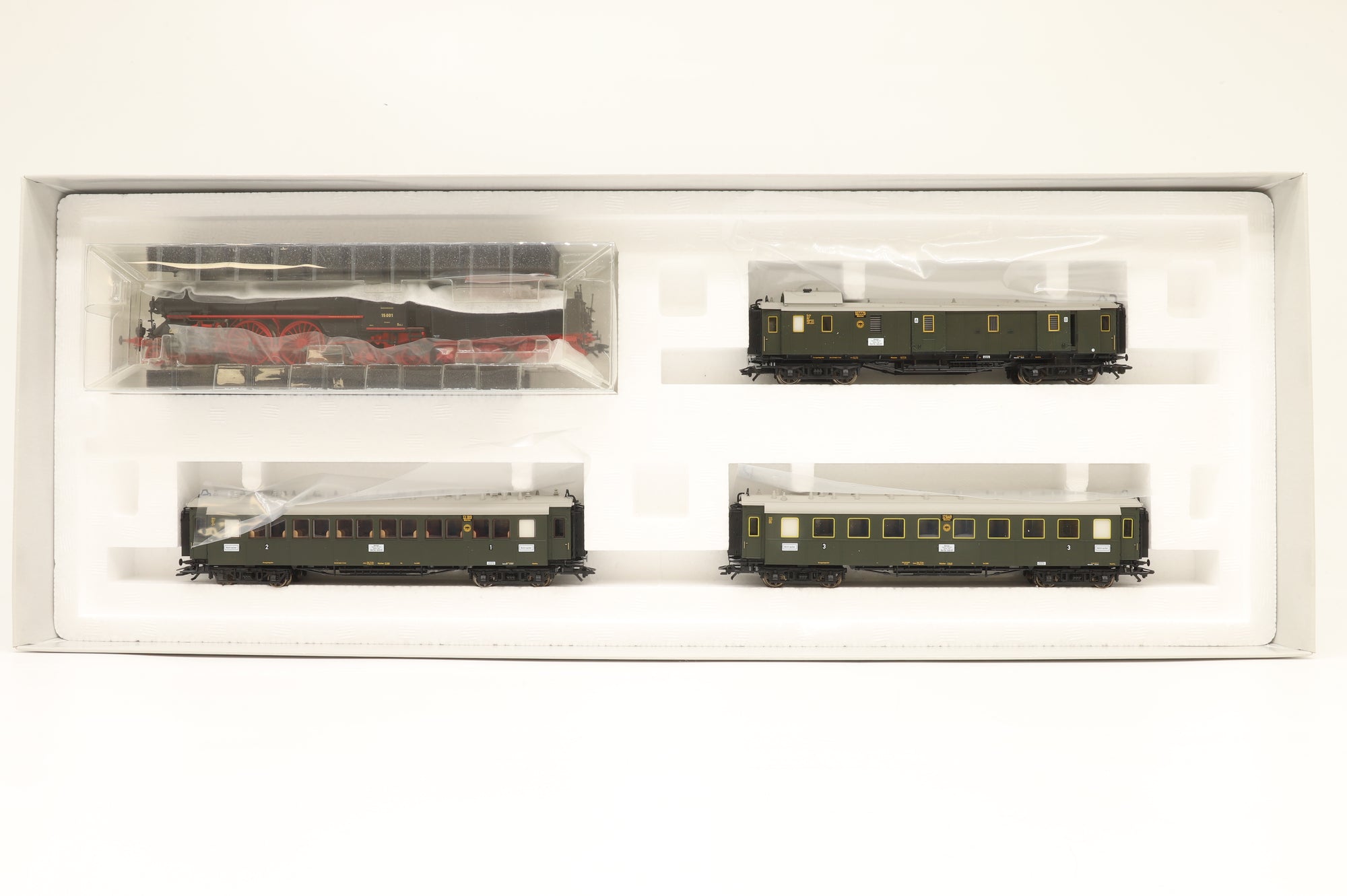 Marklin HO 26607 Class 15 001 Steam Express Locomotive Train Set, 3-Rail, MFX Sound