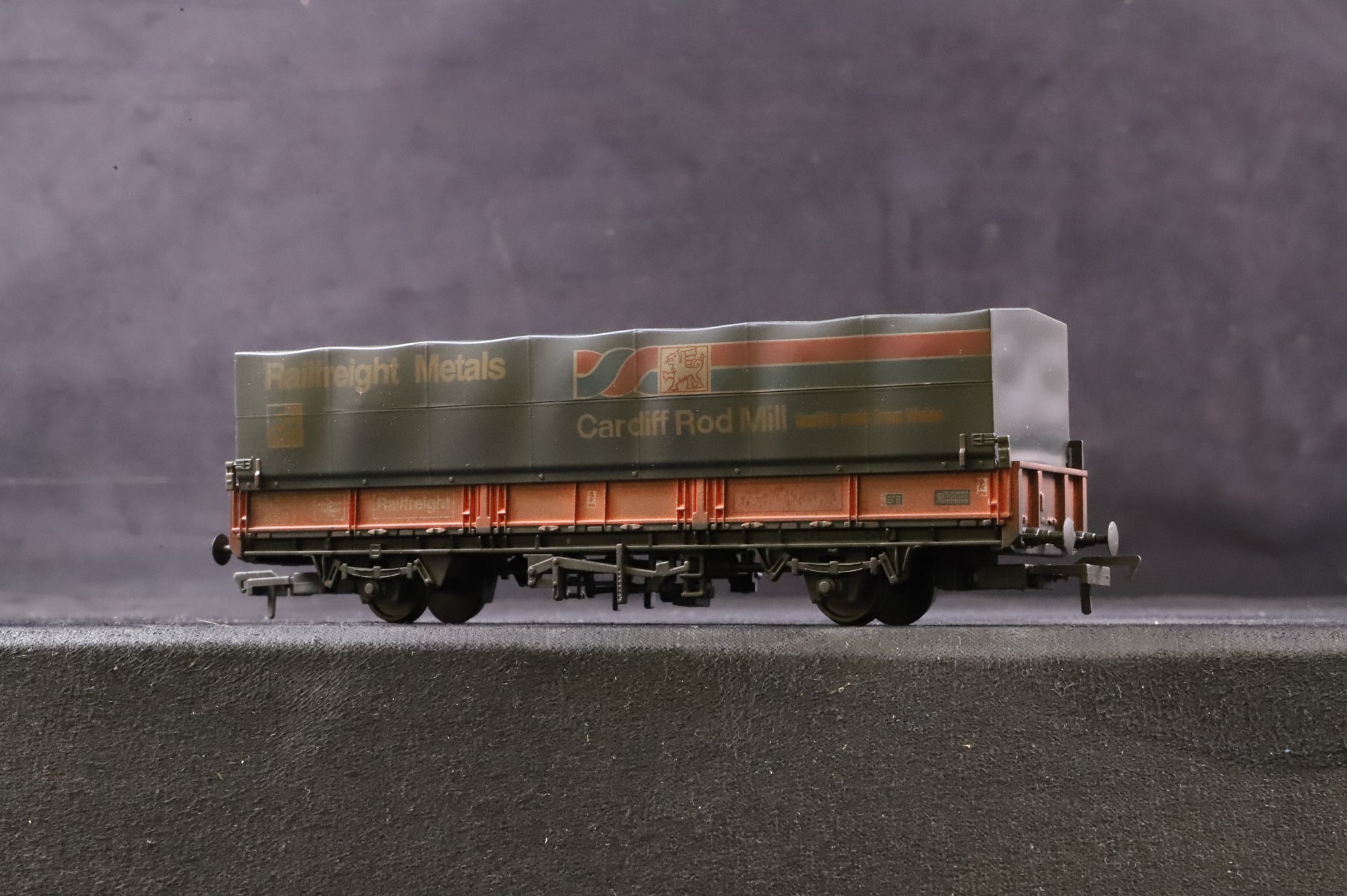 EFE Rail OO E8704/2/4/5/6 Rake of 4 BR SEA Wagons in Railfreight Metals/Distribution Liveries w/ Hoods - Mixed Weathered/Pristine