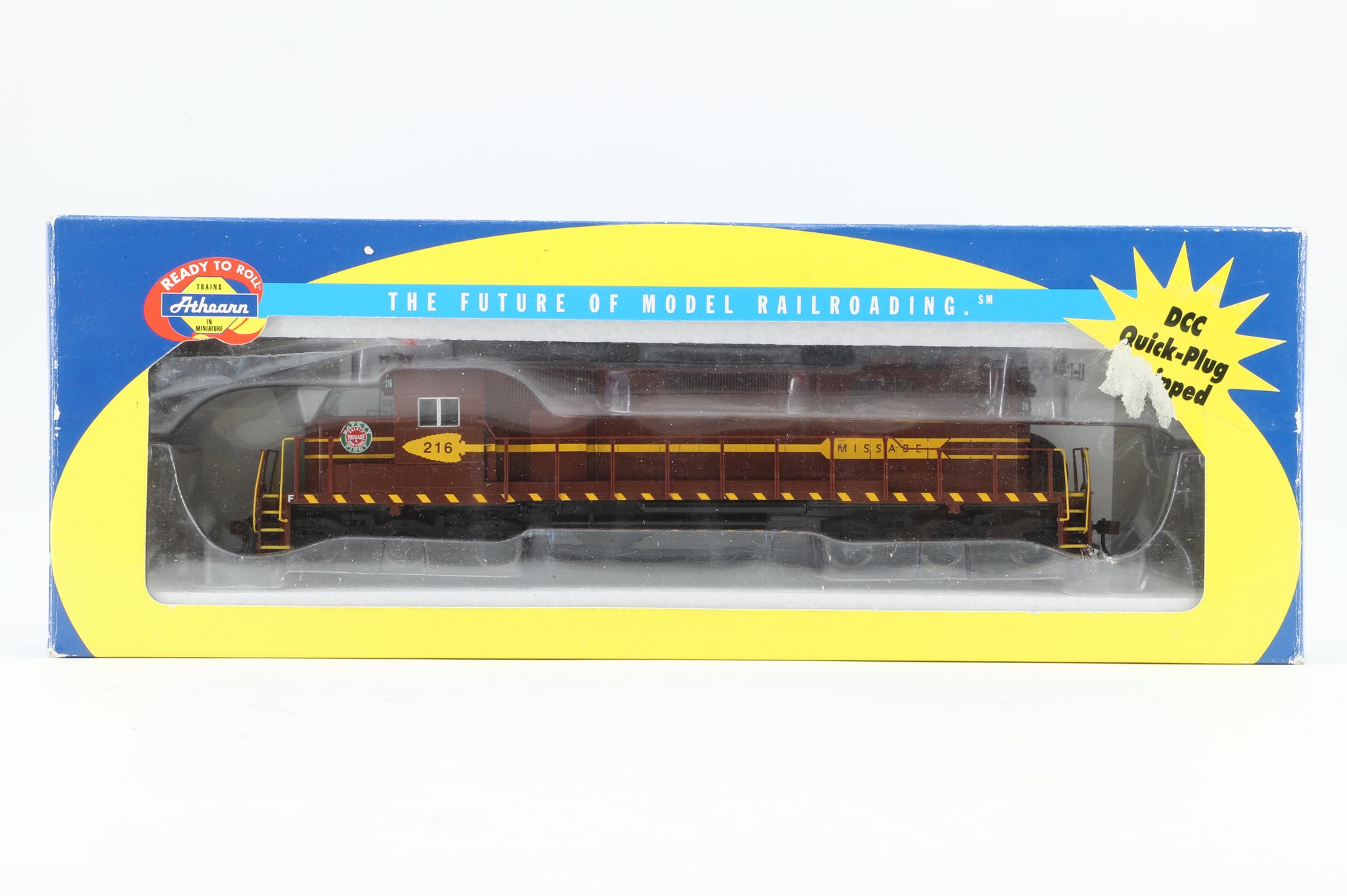 Athearn HO 93510 SD38 DM&IR '216' Diesel Locomotive