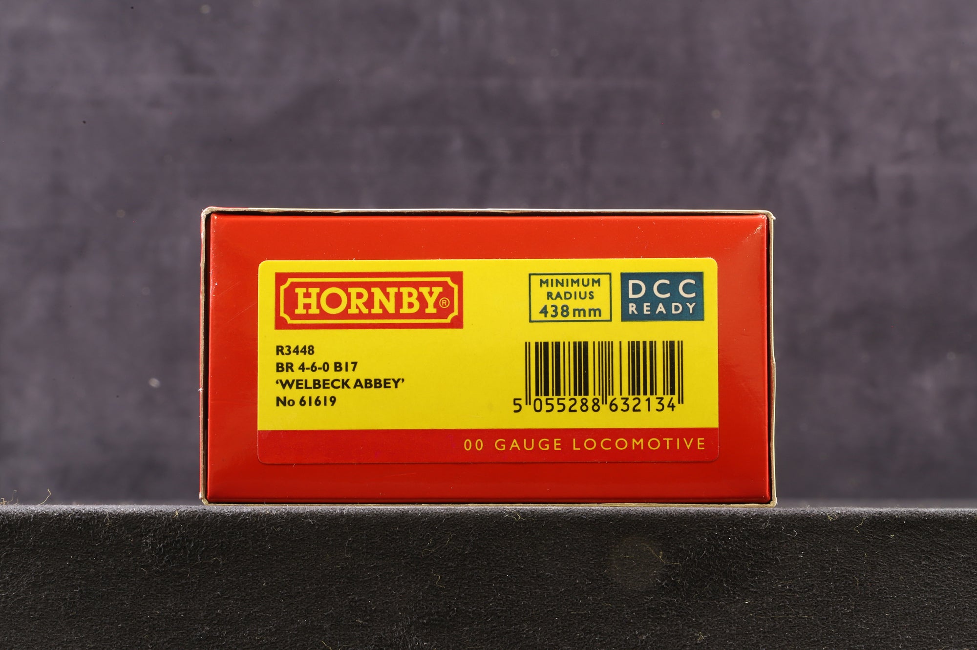 Hornby OO R3448 LNER B17 61619 'Welbeck Abbey' in BR Lined Green with Early Crests