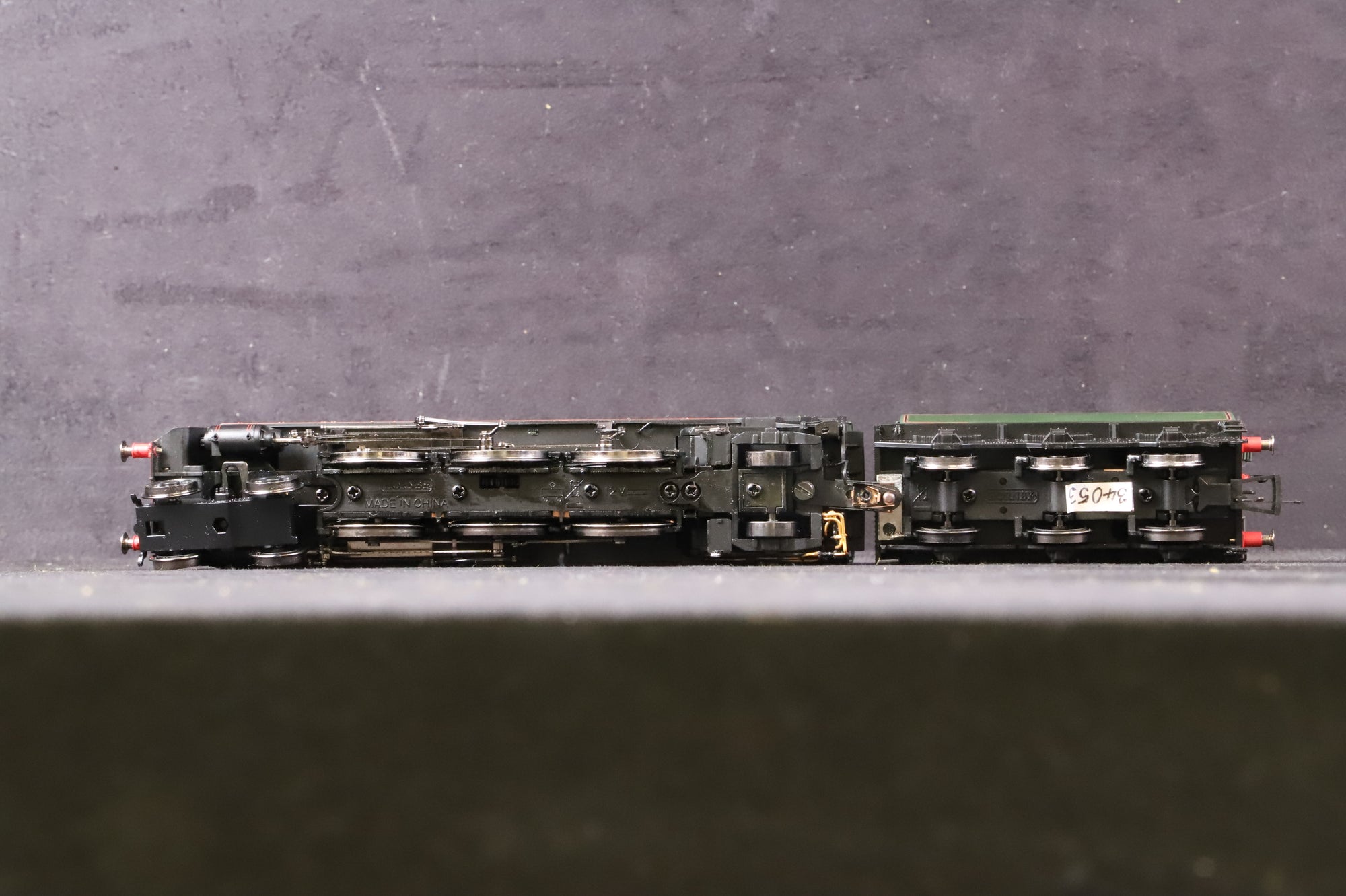 WORKSHOP Hornby OO Battle of Britain Class 34053 'Sir Keith Park' in Lined BR Green