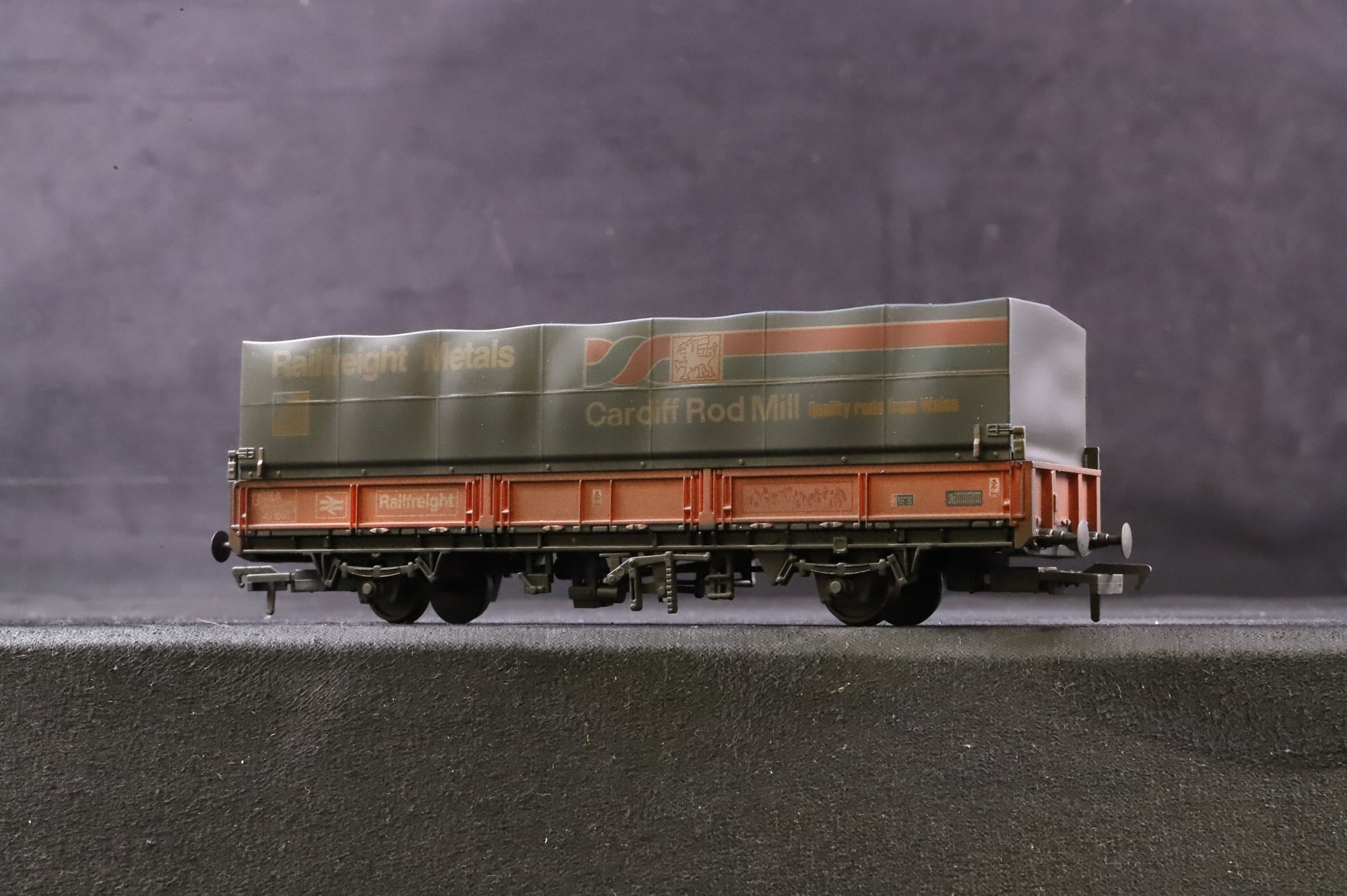 EFE Rail OO E8704/2/4/5/6 Rake of 4 BR SEA Wagons in Railfreight Metals/Distribution Liveries w/ Hoods - Mixed Weathered/Pristine