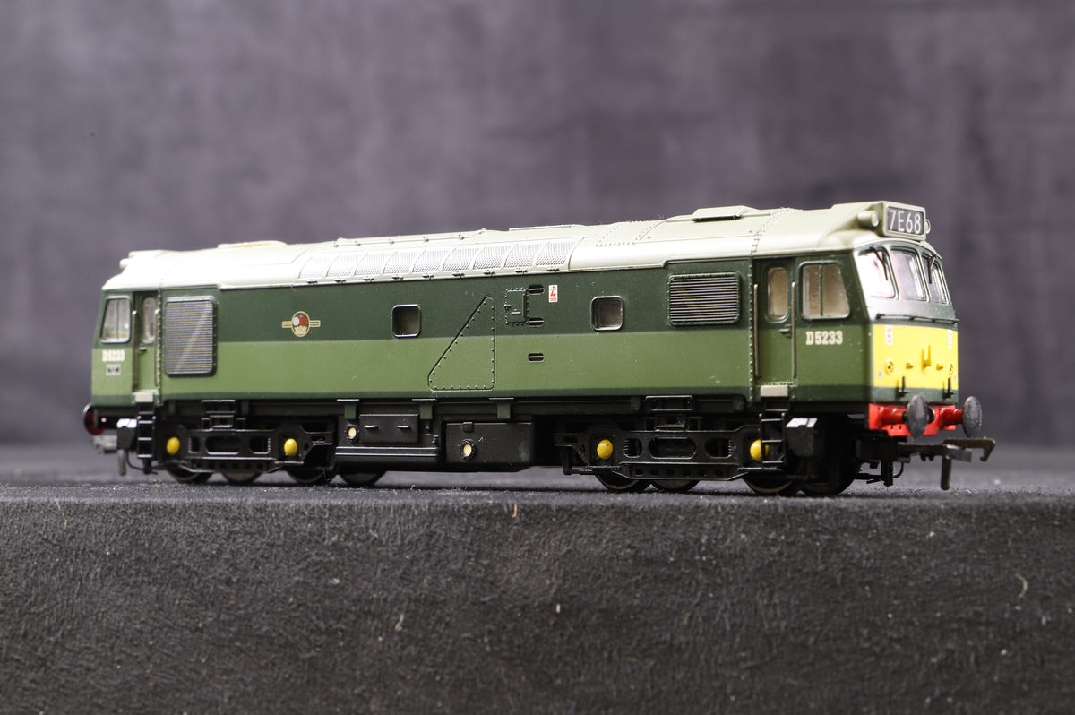 Bachmann OO 32-411 Class 25/2 &#39;D5233&#39;Two Tone BR Green With Roof Headcode, DCC Fitted