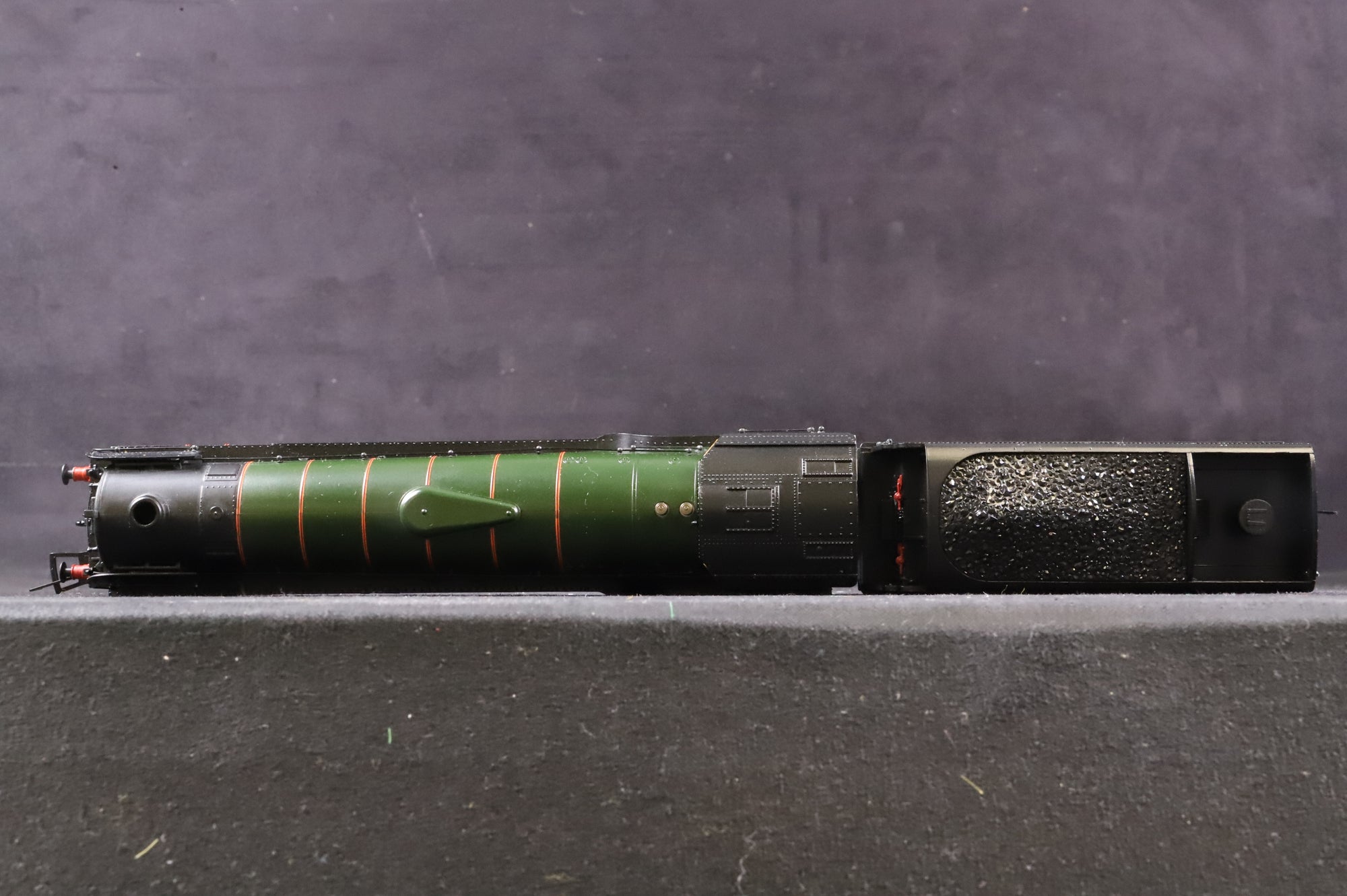 Bachmann OO 31-526 Class A2 60537 'Bachelors Button' in Lined BR Green w/ Early Crests