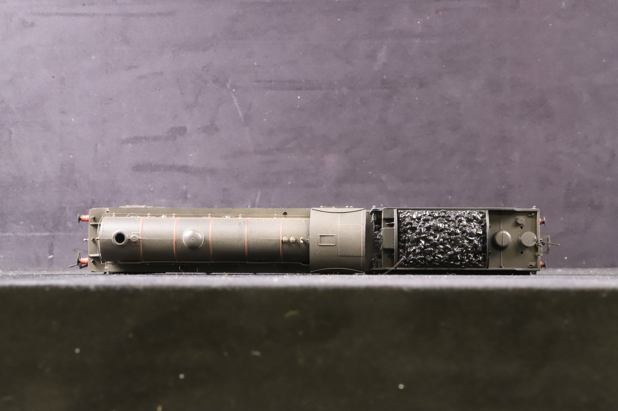 Bachmann OO 31-716 Class B1 '61180' BR Lined Black L/C Weathered