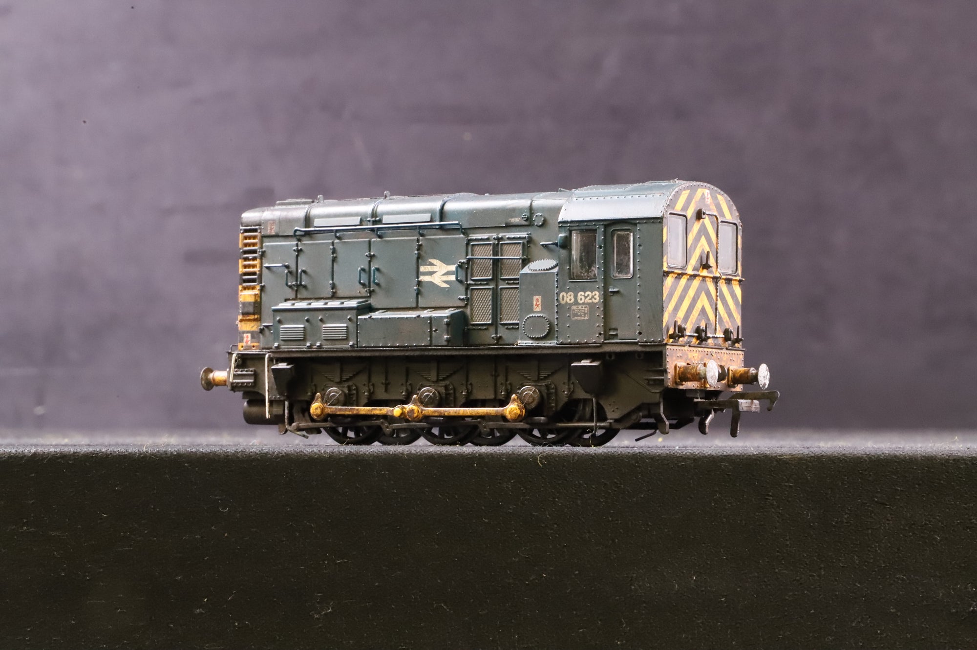 WORKSHOP Bachmann OO 32-102 Class 08 08623 in BR Blue w/ Wasp Stripes - Weathered