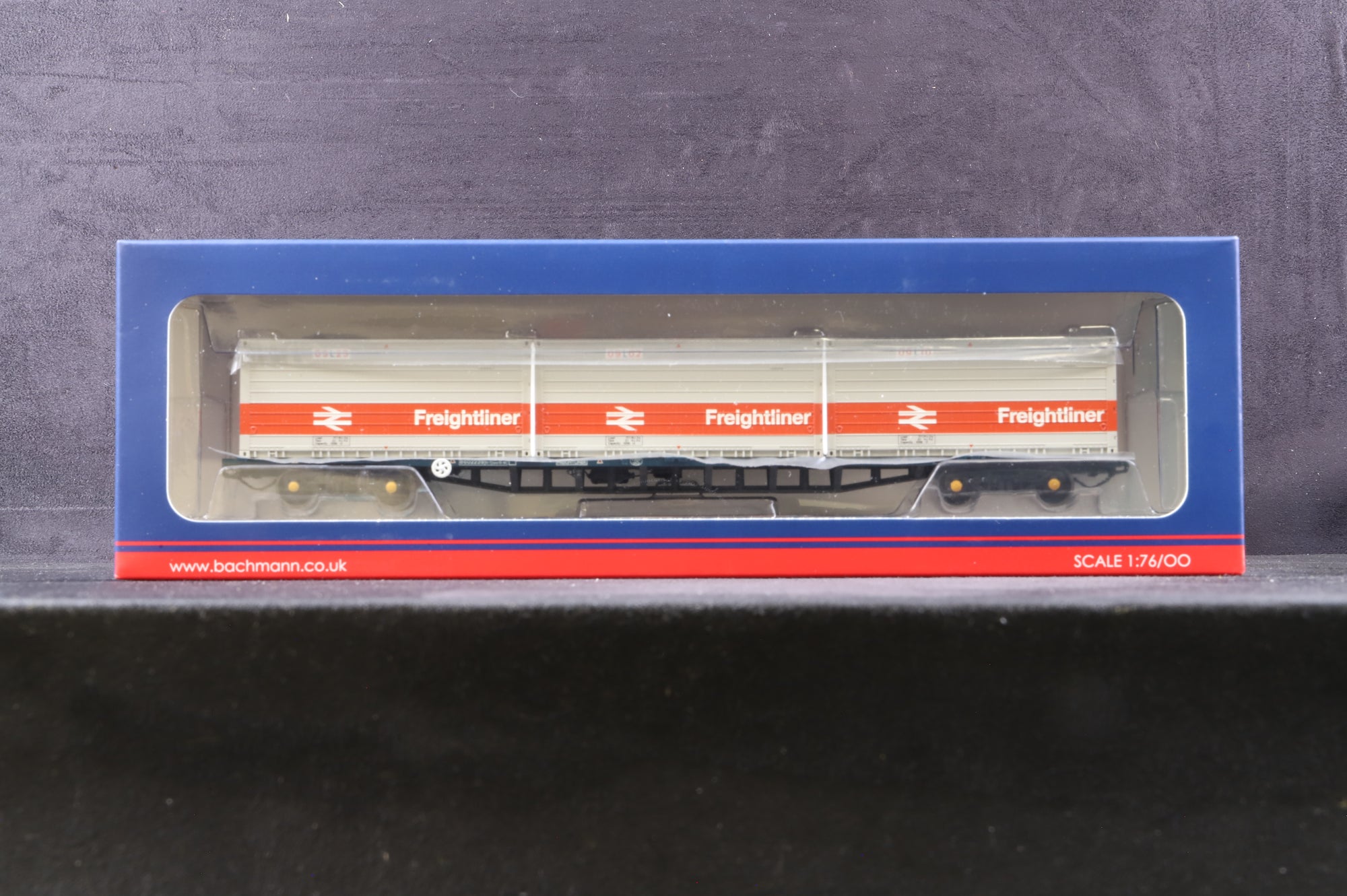 Bachmann OO 38-626B BR FFA Bogie Container Inner Flat in BR Blue w/ BR Freightliner ISO Containers
