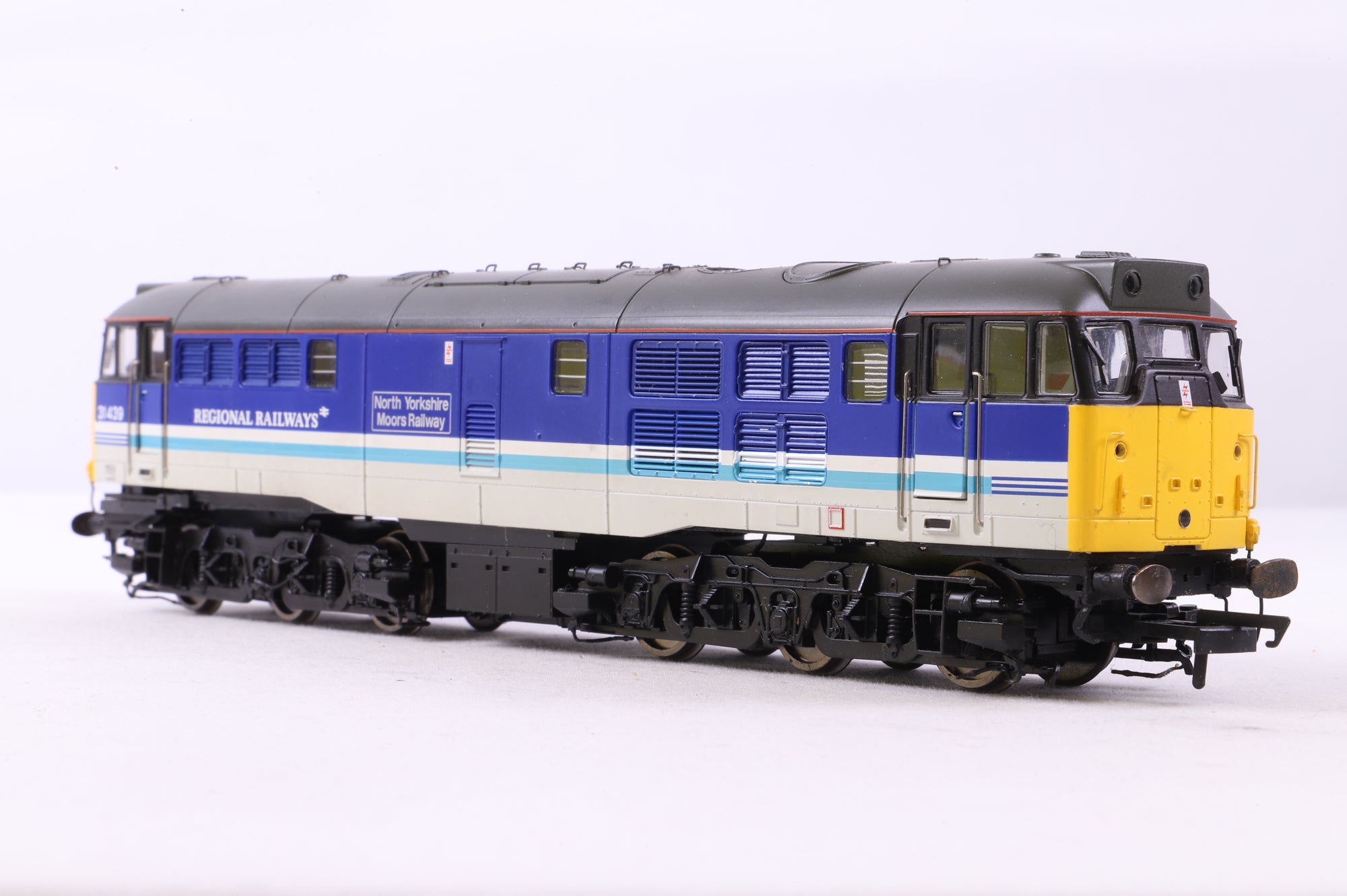 WORKSHOP Hornby OO R2963 North Yorkshire Moors Railway AIA-AIA Class 31 '31439', DCC Fitted