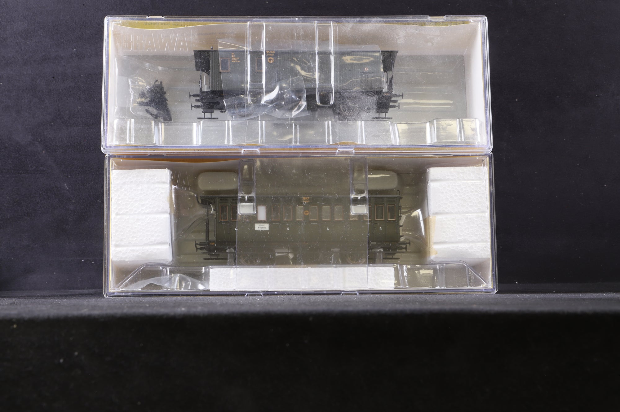 Brawa HO Rake of 3 Passenger Coaches & 1 Luggage Car, Inc. 45810, 2411 & 2 x 45604