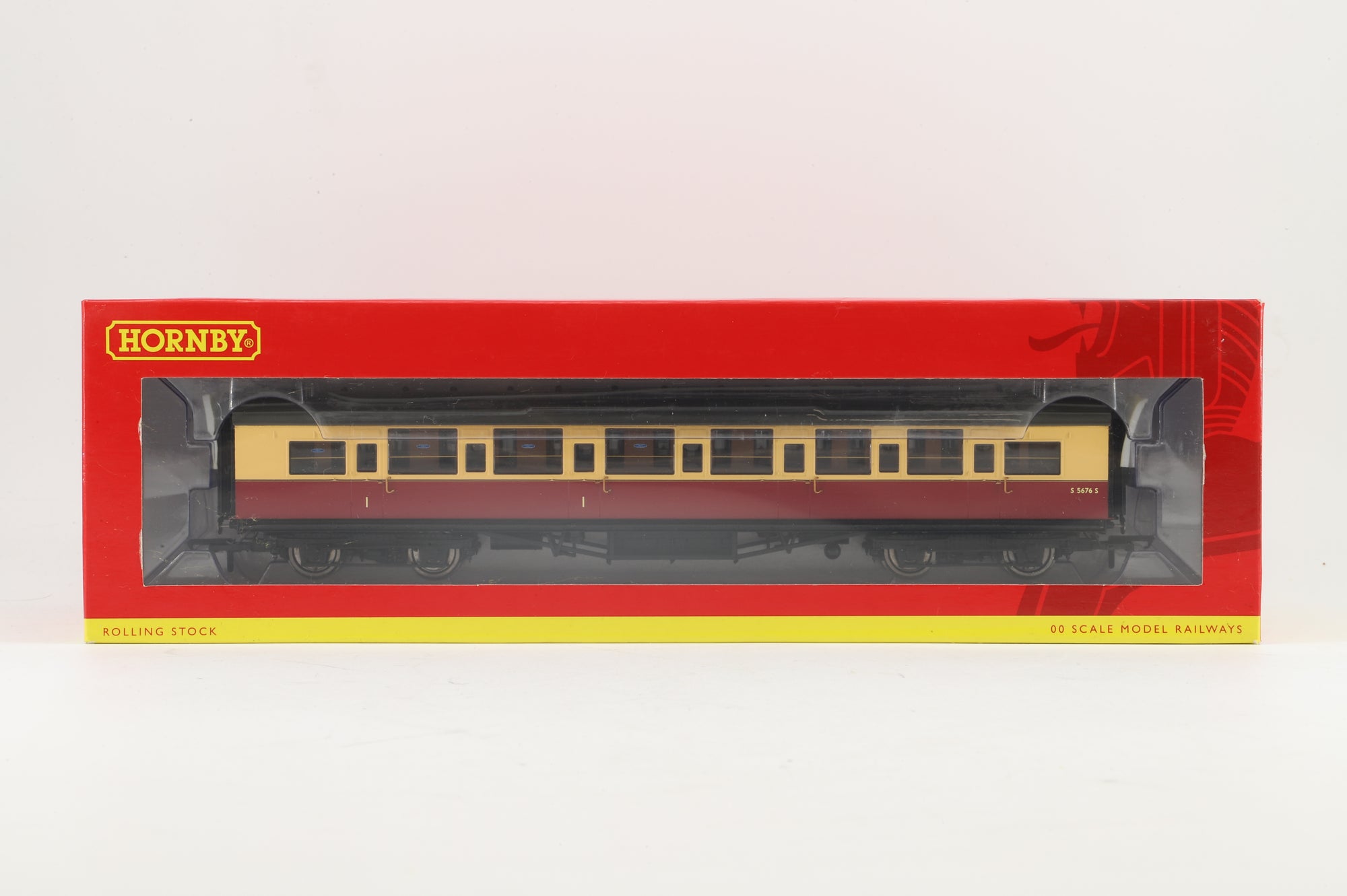 Hornby OO Rake of 4 Maunsell Coaches in BR(S) Crimson/Cream