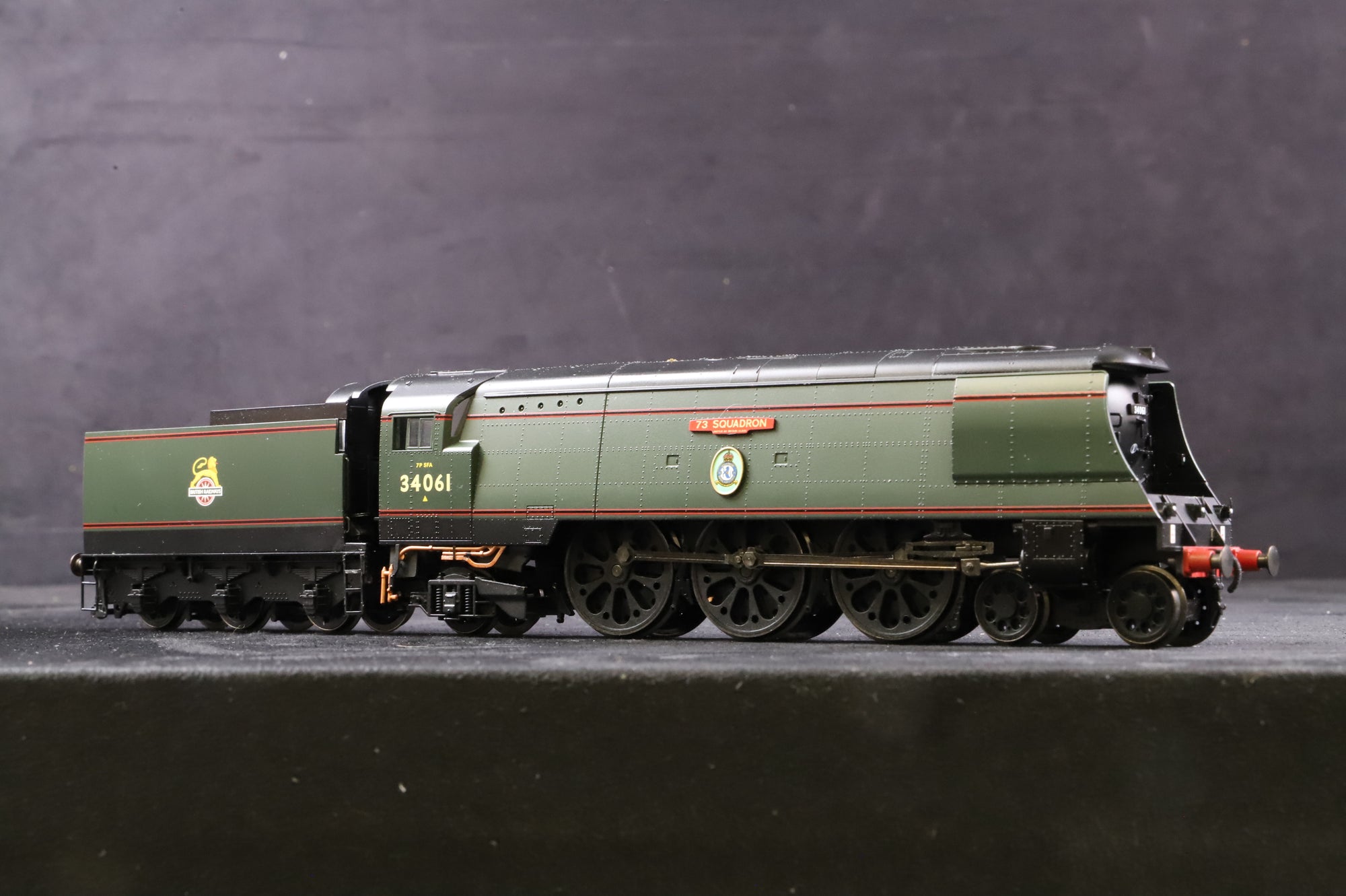 Hornby OO R2316 Battle of Britain Class '73 Squadron' BR Lined Green E/C