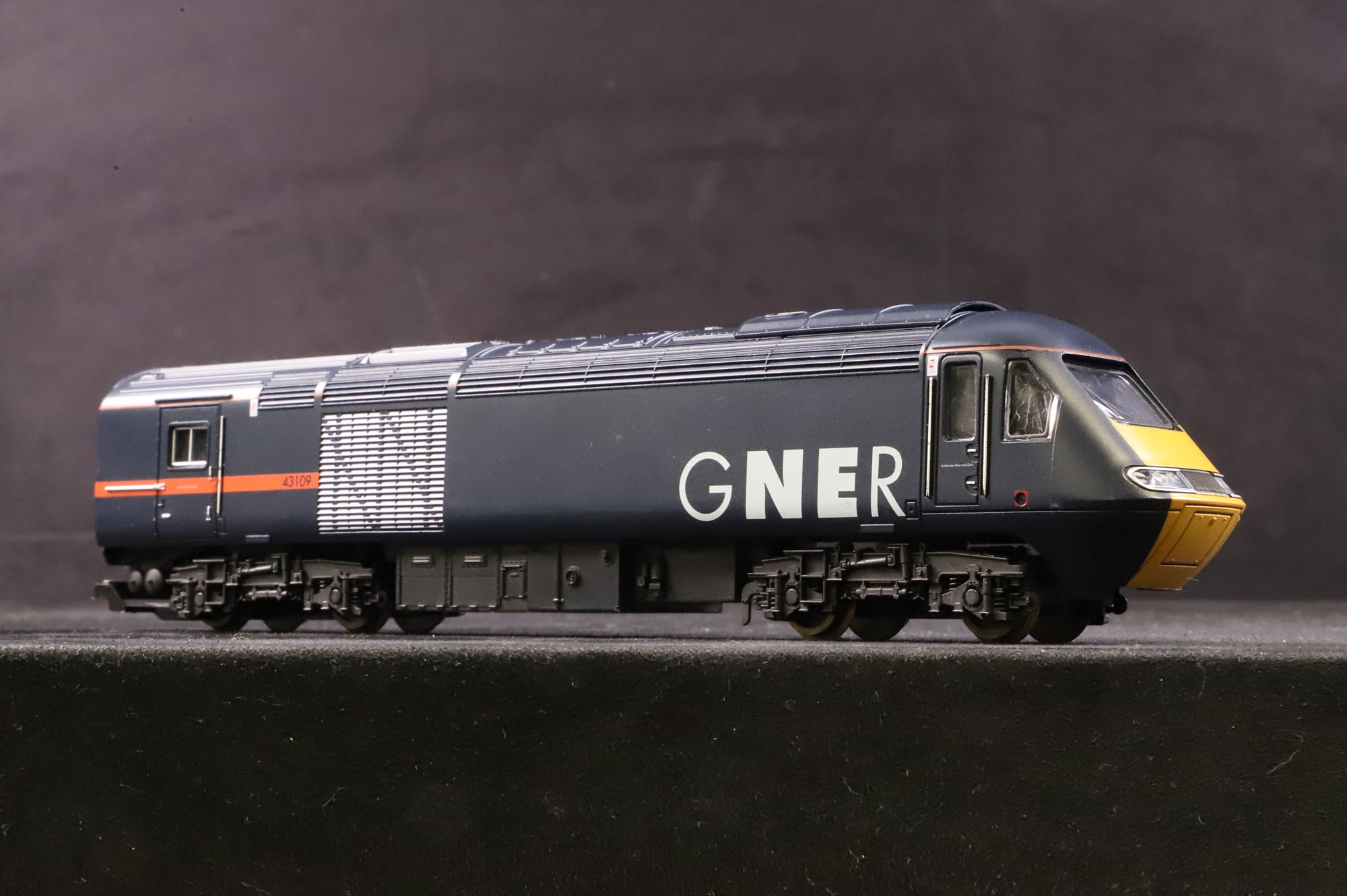 Lima OO L149908 Class 43 HST Set Incl. 2x Mk3 Coaches in GNER Livery