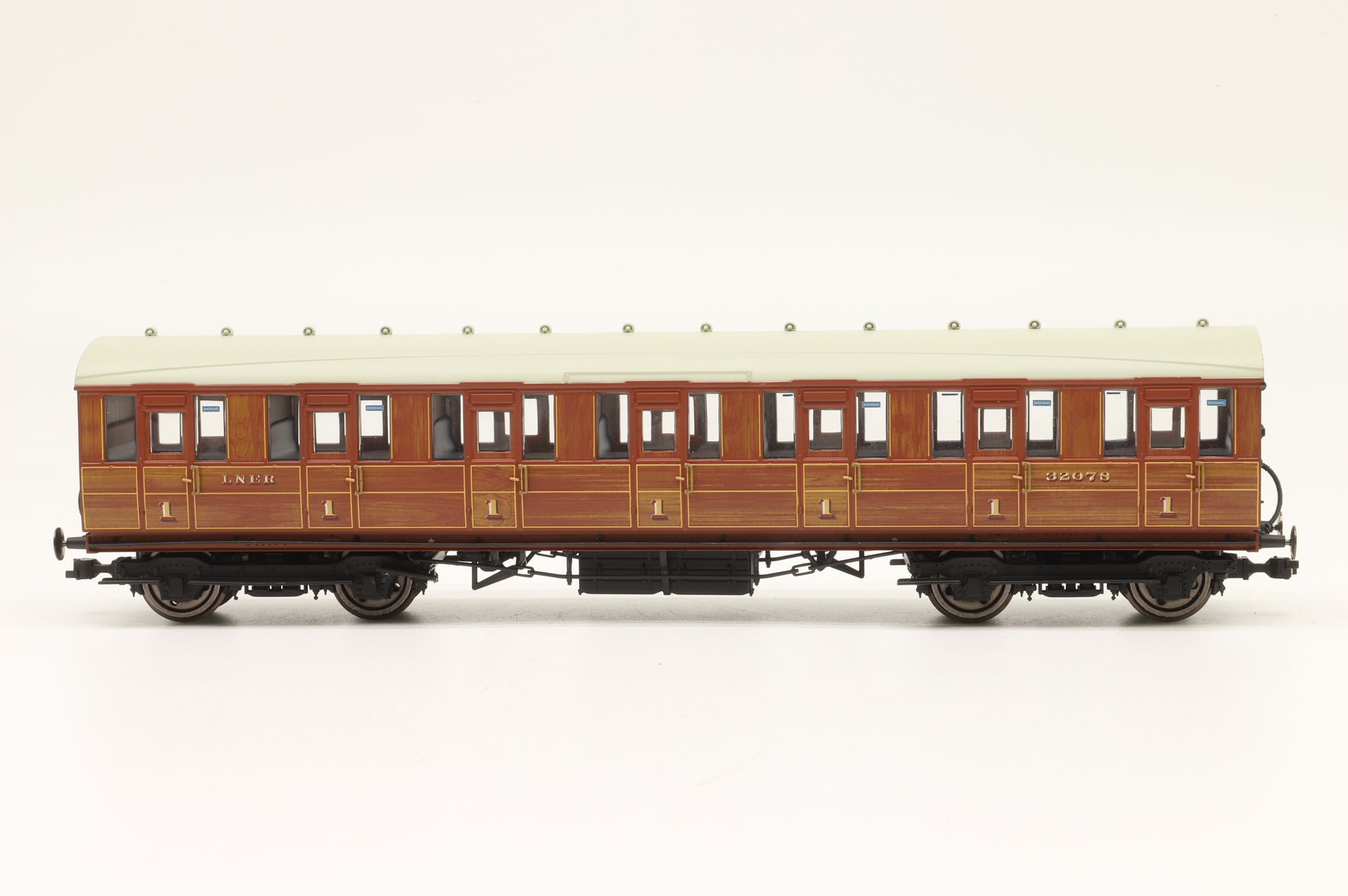 Hornby OO Rake of 6 Gresley Teak Suburban Coaches