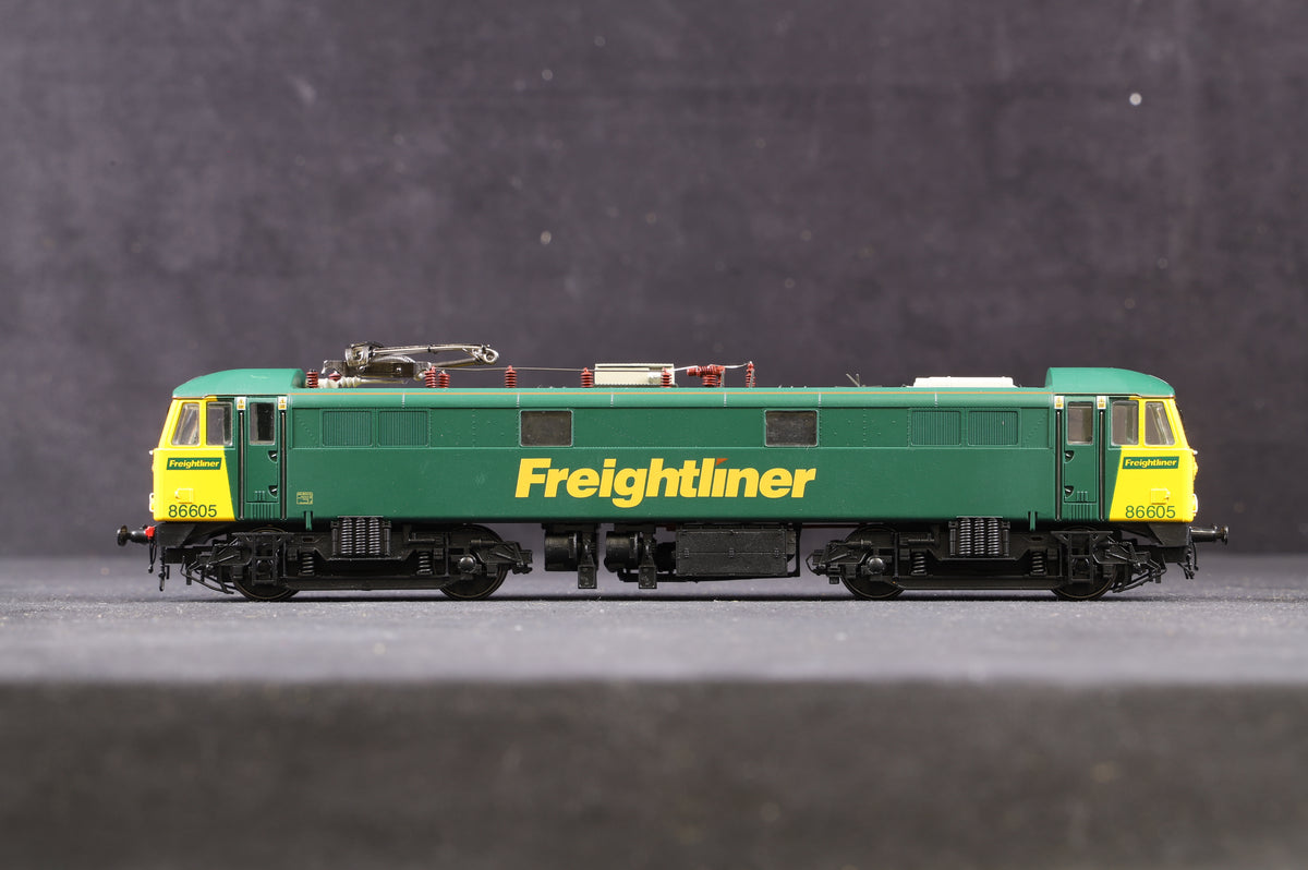 Heljan OO 8604 Class 86 Electric locomotive 86605 in Freightliner green livery