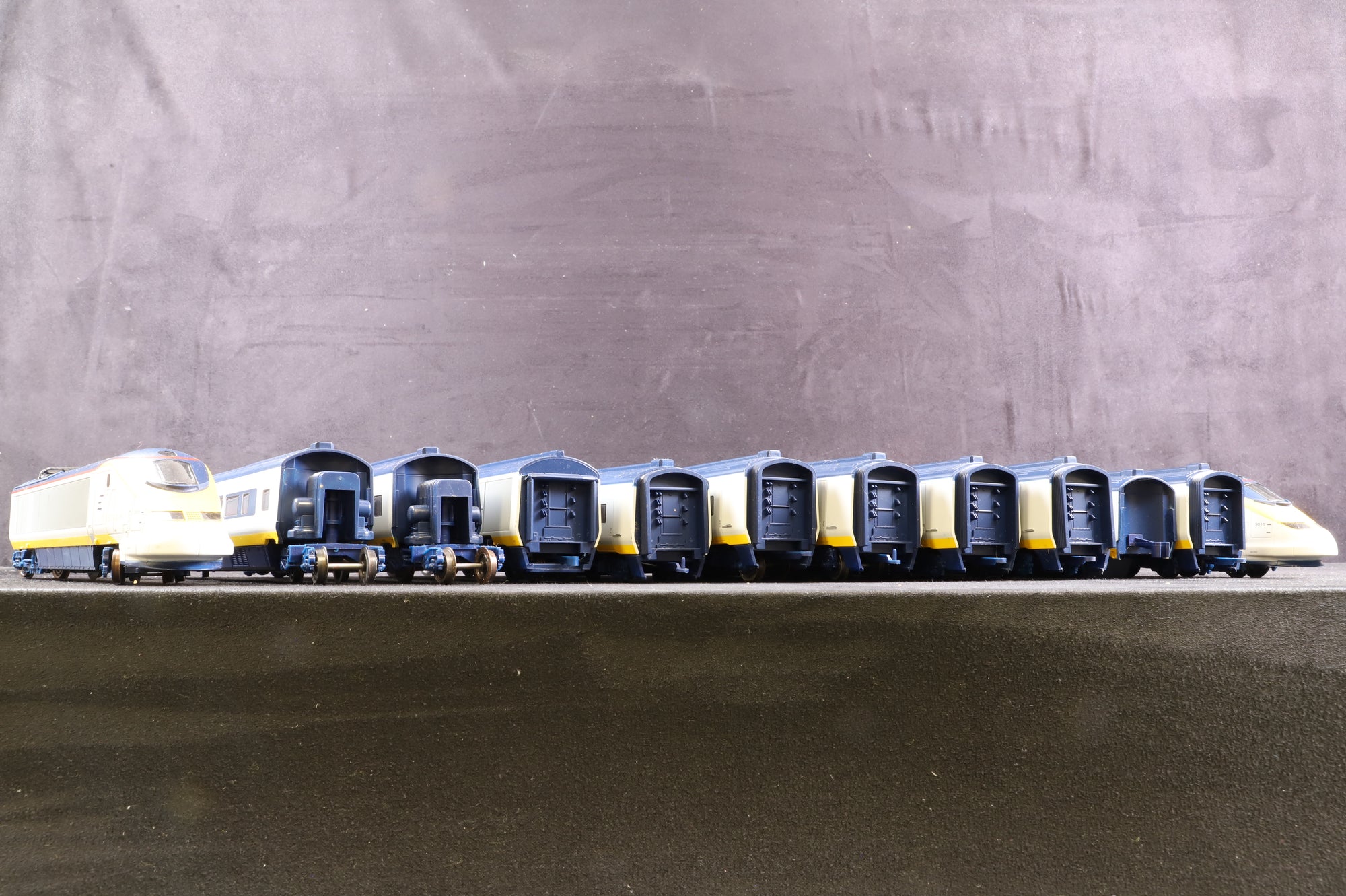 Hornby OO Eurostar 12 Car Set