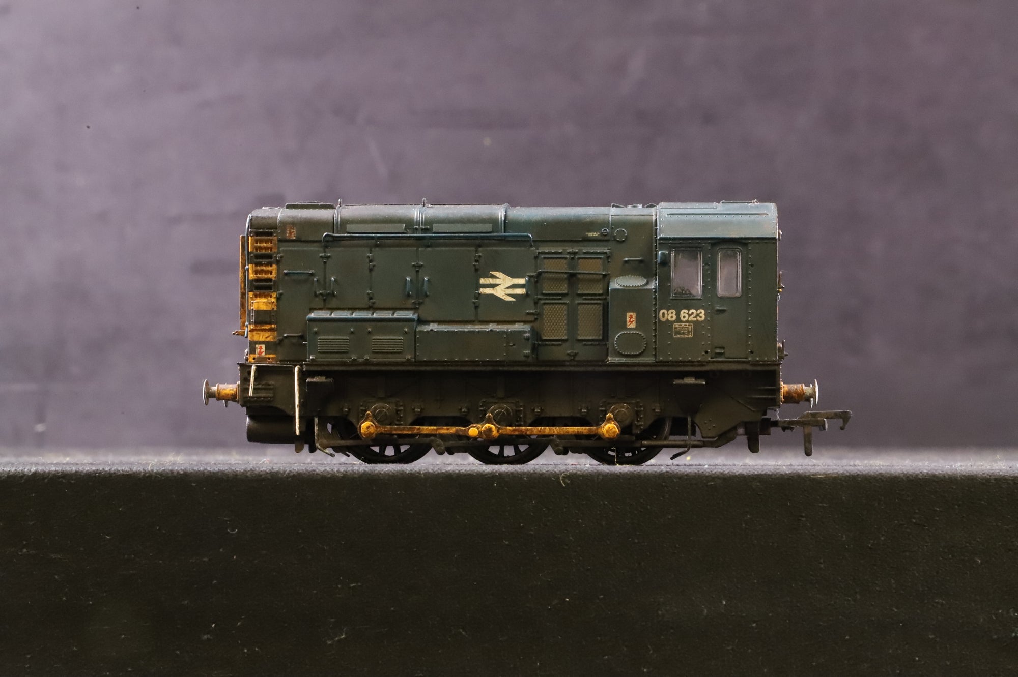 WORKSHOP Bachmann OO 32-102 Class 08 08623 in BR Blue w/ Wasp Stripes - Weathered