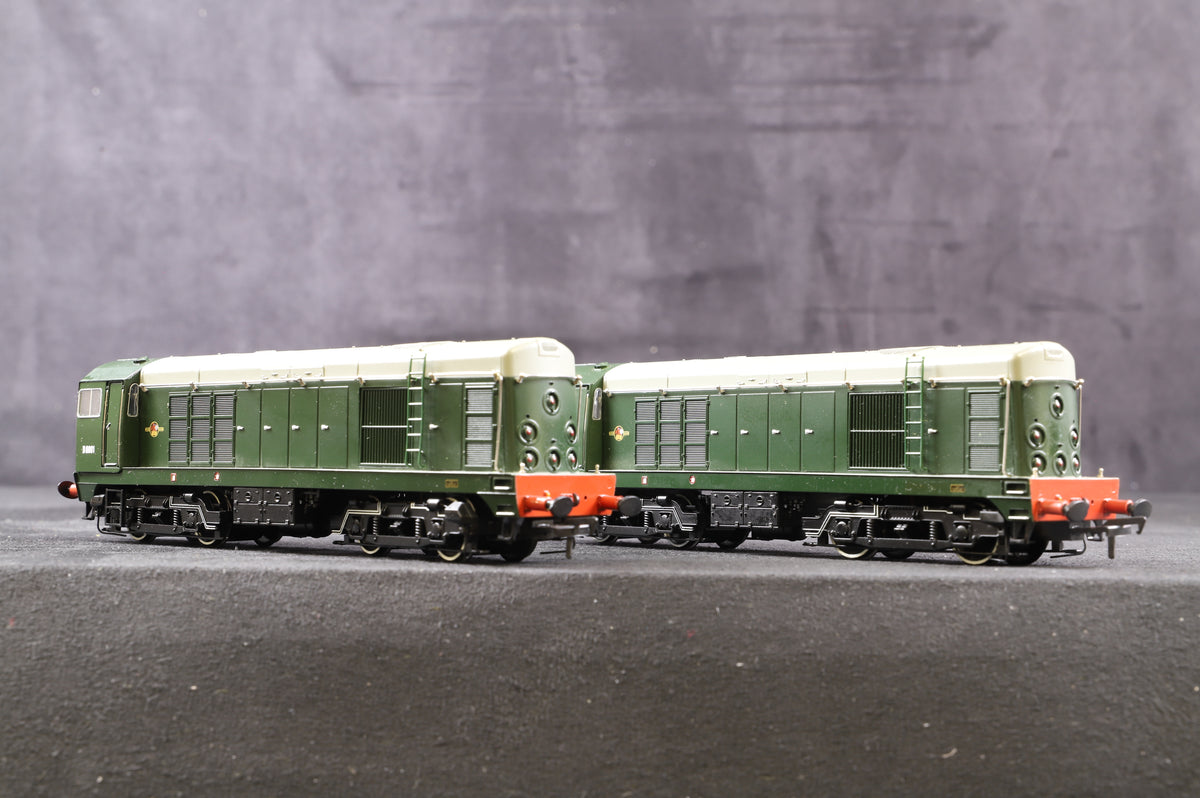 Bachmann OO 32-027Y/1 and Y/2 Class 20 Pack D8000 &amp; D8001 in BR green with Discs. Limited edition 355/504