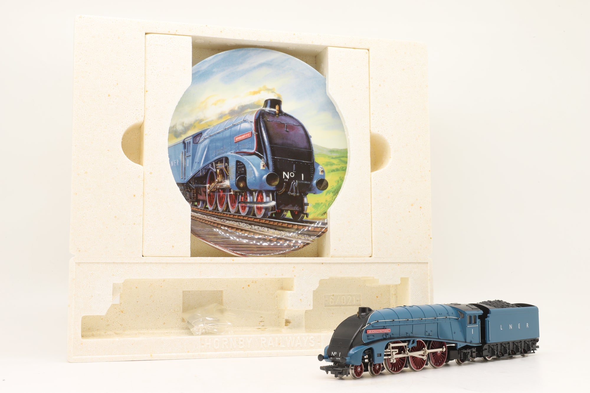 Hornby OO R649 Class A4 No.1 'Sir Ronald Matthews' in LNER Blue w/ Collector's Plate
