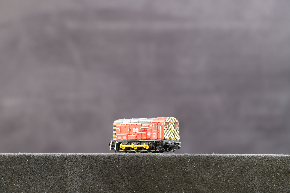 Graham Farish N 371-024 Class 08 Diesel Shunter &#39;08907&#39; DB Schenker Red