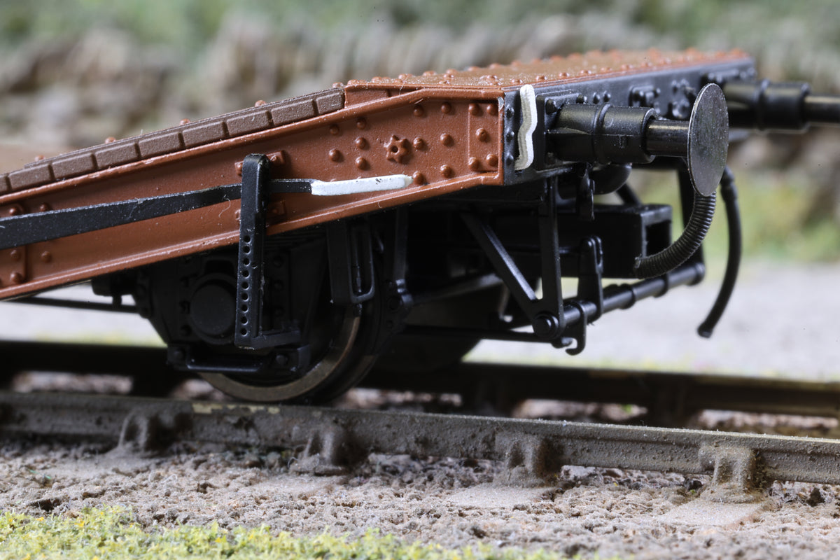 Clark Railworks OO Gauge C3004A 25T Lowmac &#39;M700728&#39;, BR Bauxite, Preserved