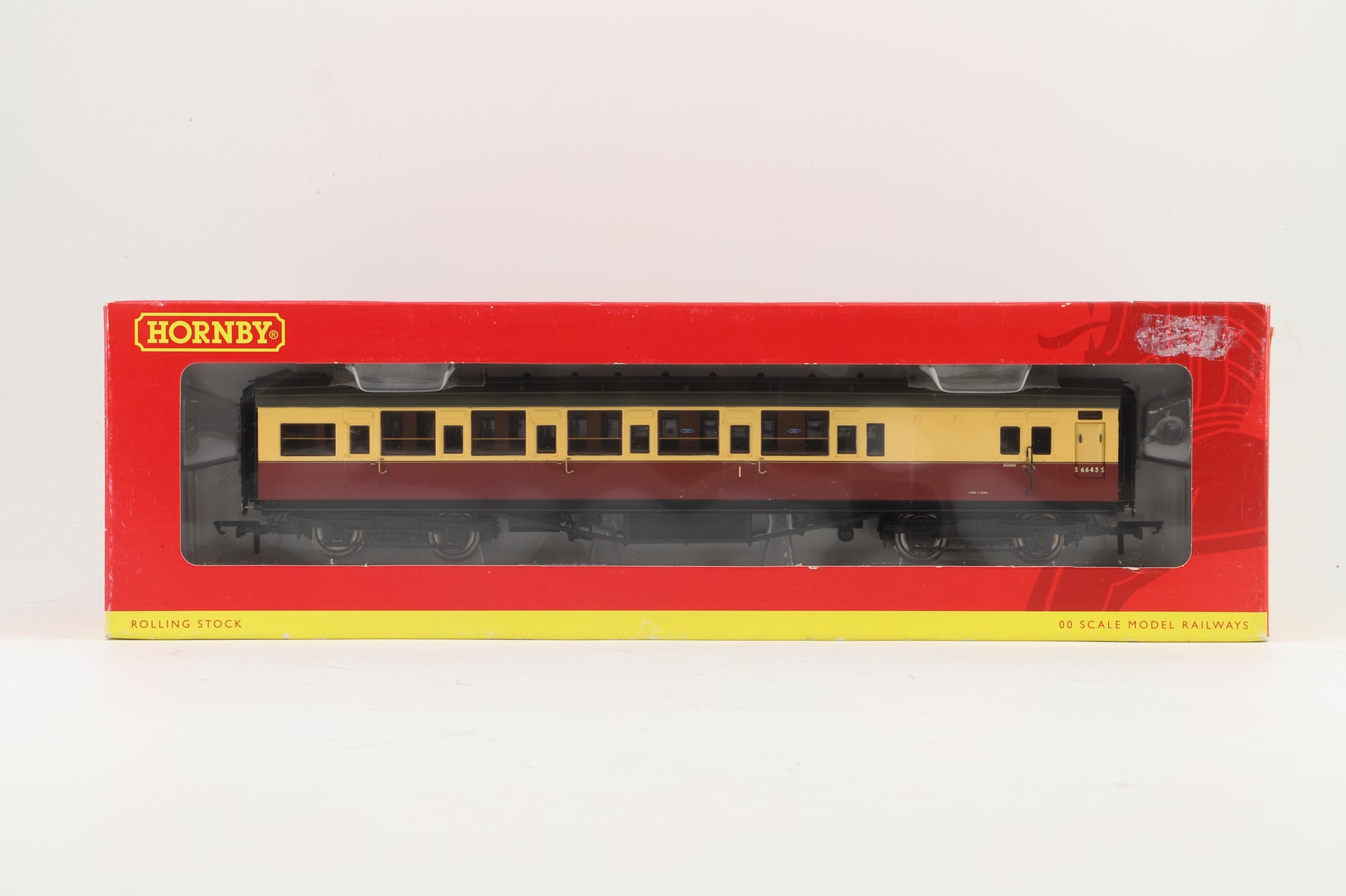 Hornby OO Rake of 4 Maunsell Coaches in BR(S) Crimson/Cream
