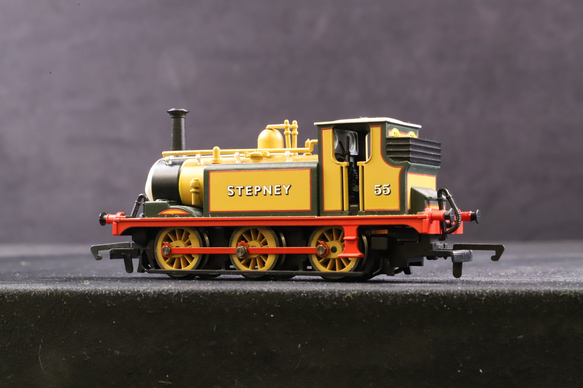 Hornby OO R9069 Thomas & Friends 'Stepney' '55' Steam Locomotive