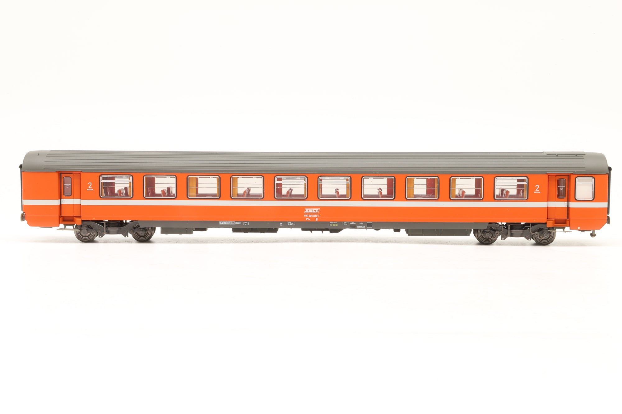 L.S. Models HO 40122-1/2 Rake of 2x SNCF Orange  VTU Coaches