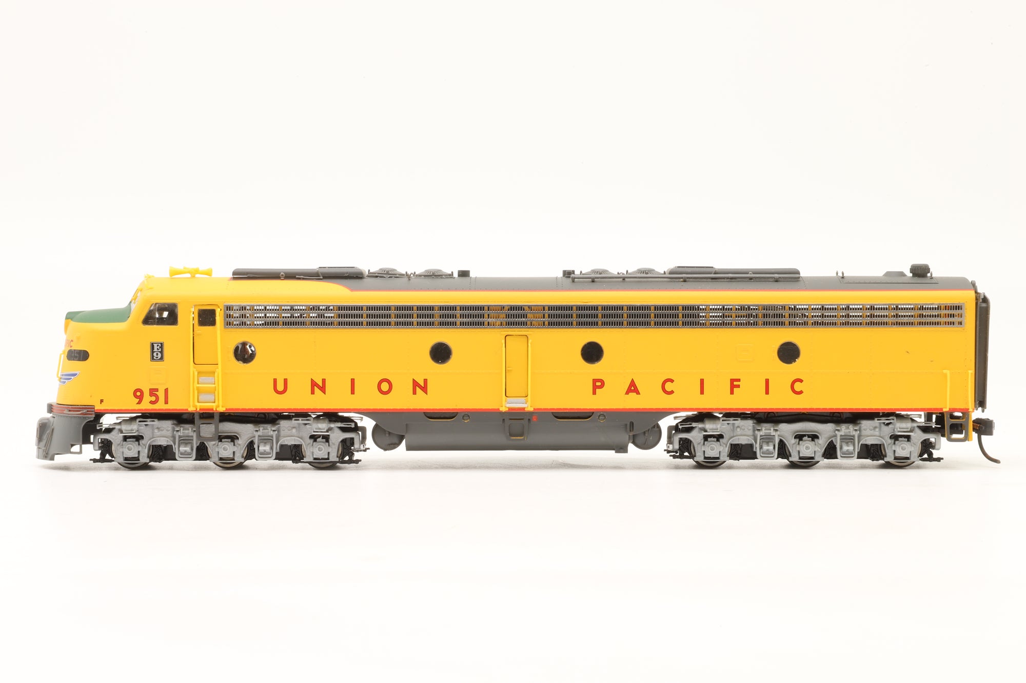 Proto 2000 Series HO E8/9 #951 in UP Livery