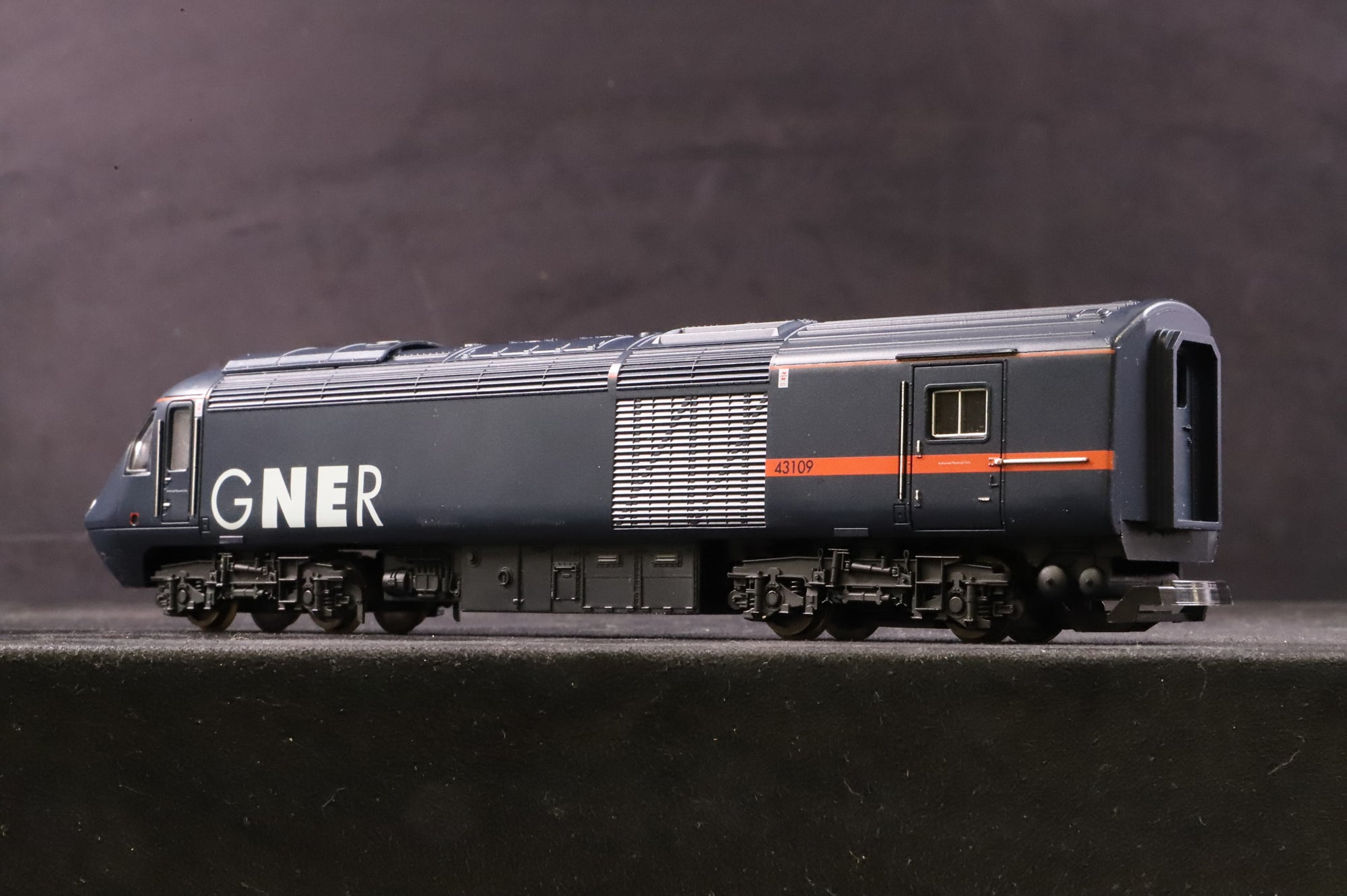 Lima OO L149908 Class 43 HST Set Incl. 2x Mk3 Coaches in GNER Livery