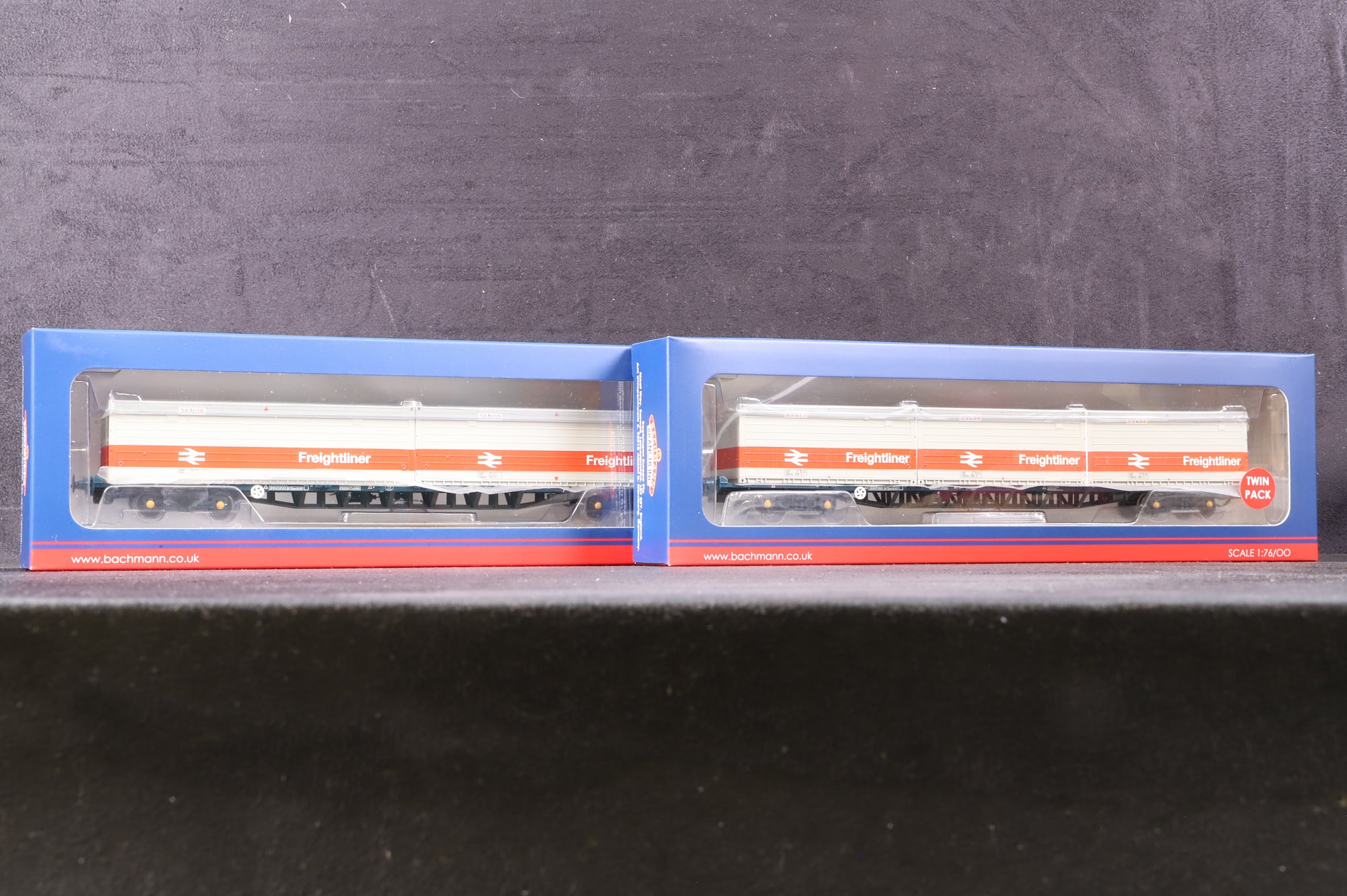 Bachmann OO 38-625A Twin Pack of FGA Container Flats w/ BR Freightliner ISO Containers