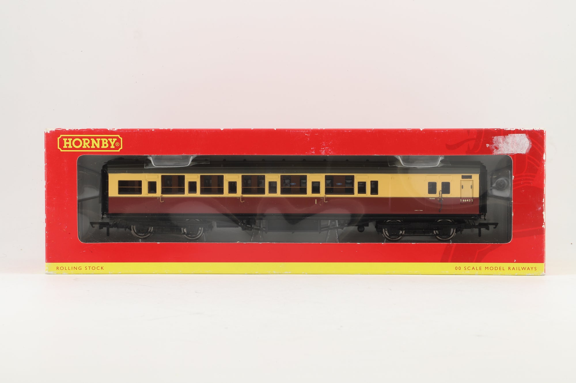 Hornby OO Rake of 4 Maunsell Coaches in BR(S) Crimson/Cream