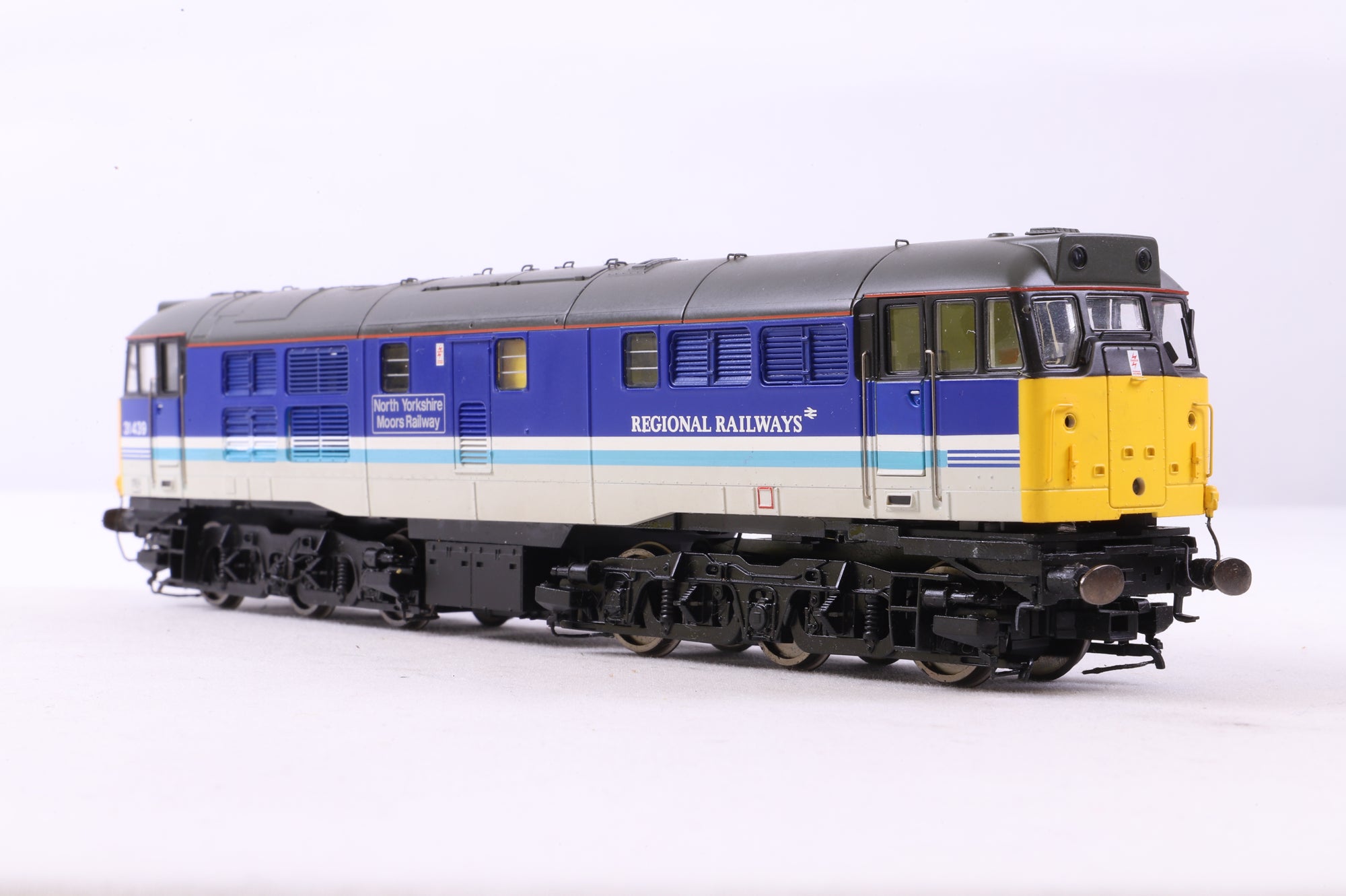 WORKSHOP Hornby OO R2963 North Yorkshire Moors Railway AIA-AIA Class 31 '31439', DCC Fitted
