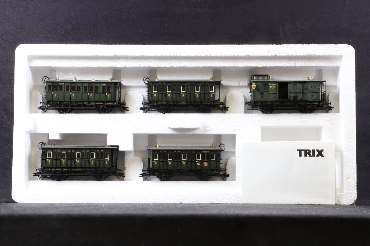 Trix HO 24884 Passenger Car Set w/lights