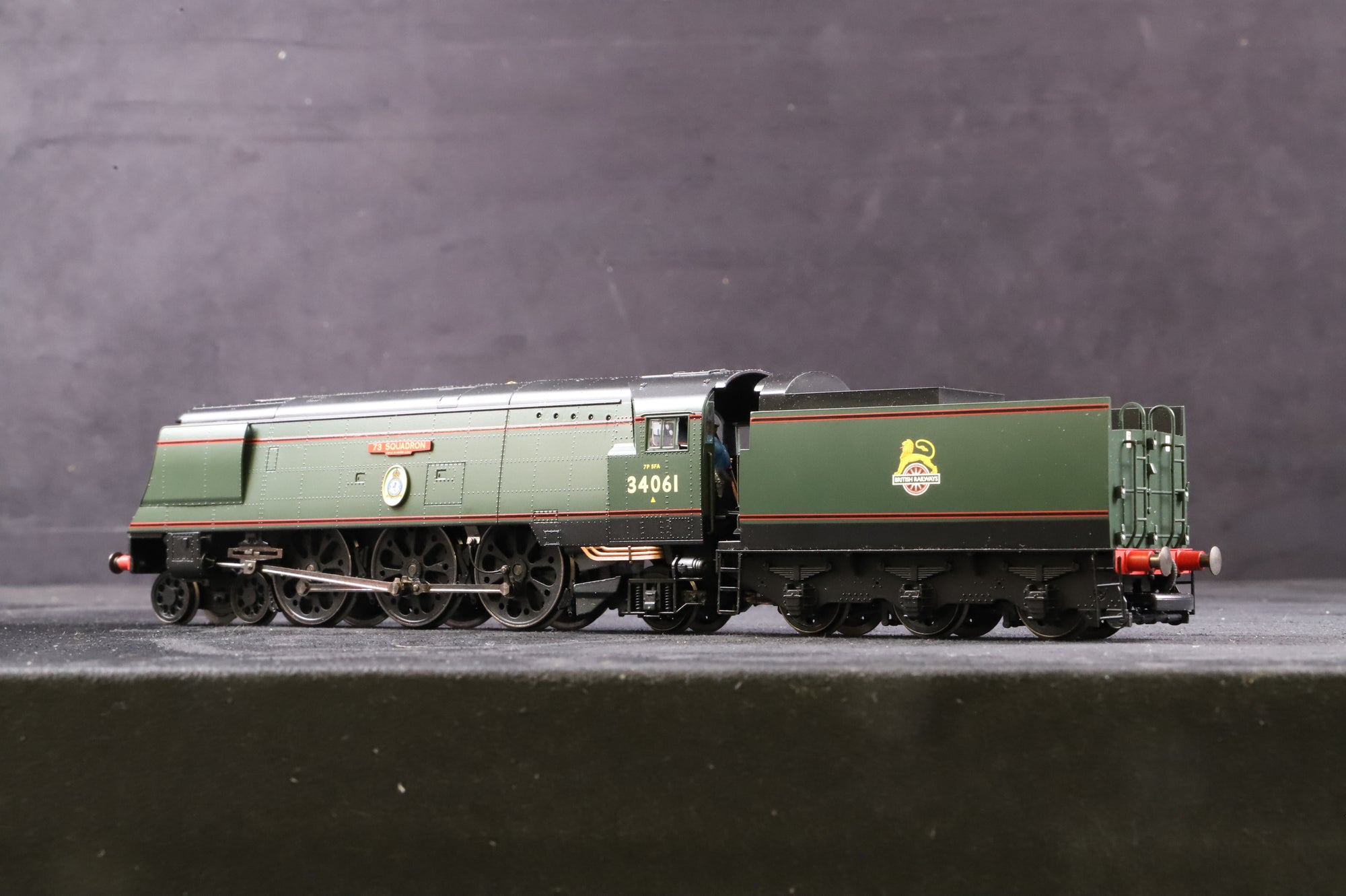 Hornby OO R2316 Battle of Britain Class '73 Squadron' BR Lined Green E/C
