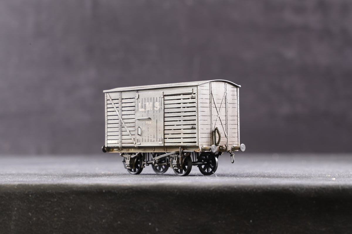 P4 Kit Built Rake Of 5 LMS Weathered Box Vans