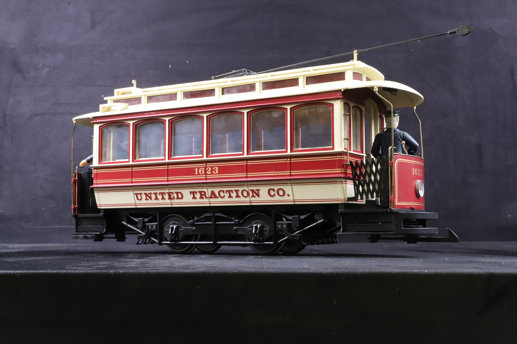 Bachmann Big Haulers G 93939 Closed Street Car 'United Electric'