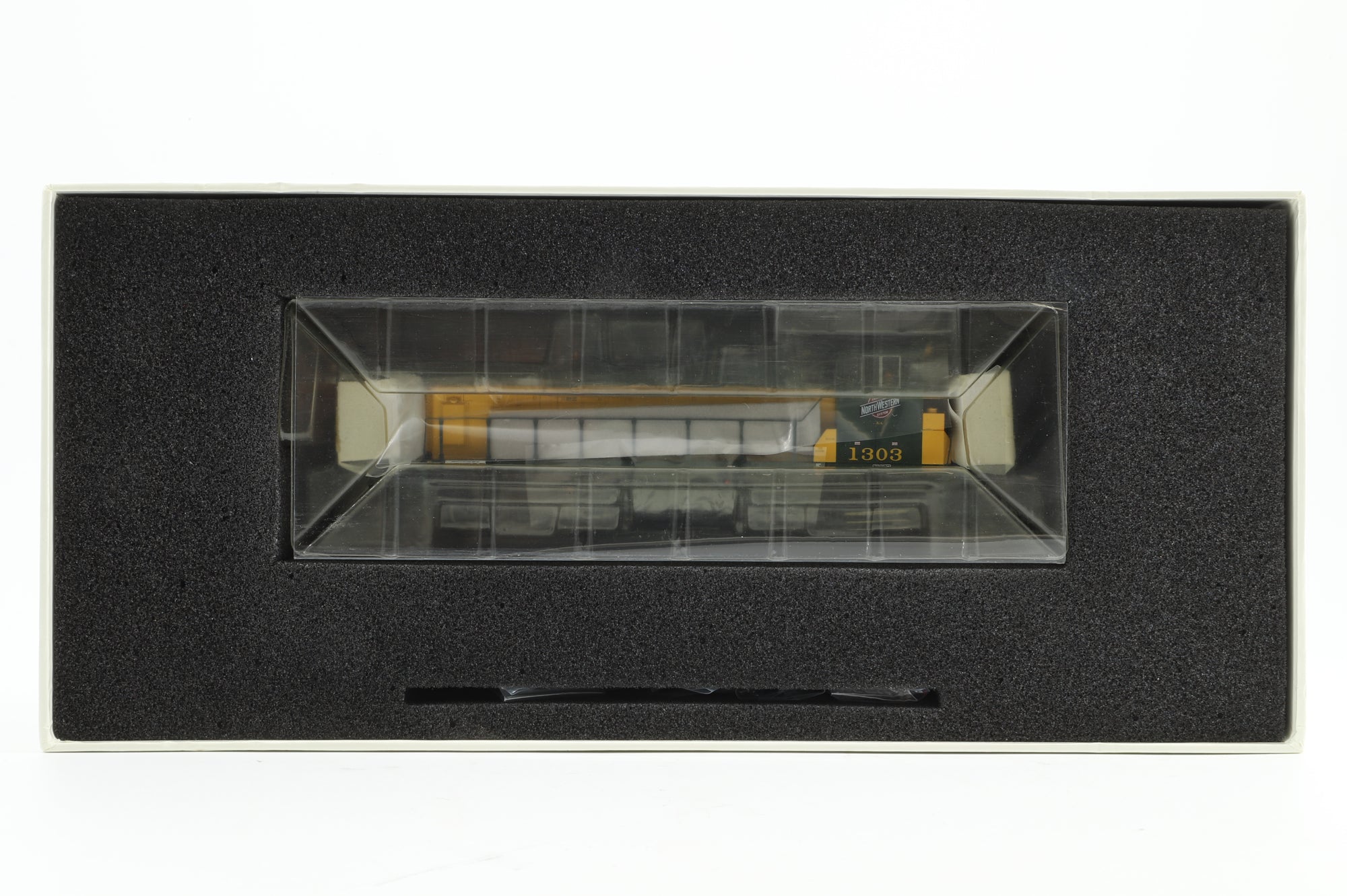 Atlas HO #9413 MP-15DC Chicago & North Western '1303', DCC Sound