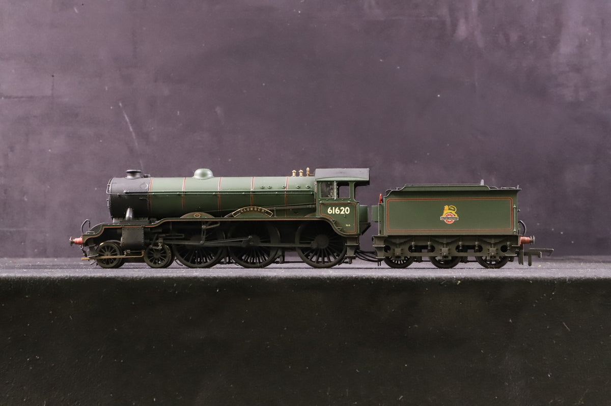 Hornby OO R3318 Class B17/6 61620 &#39;Clumber&#39; in Lined BR Green w/ Early Crests - Lightly Weathered