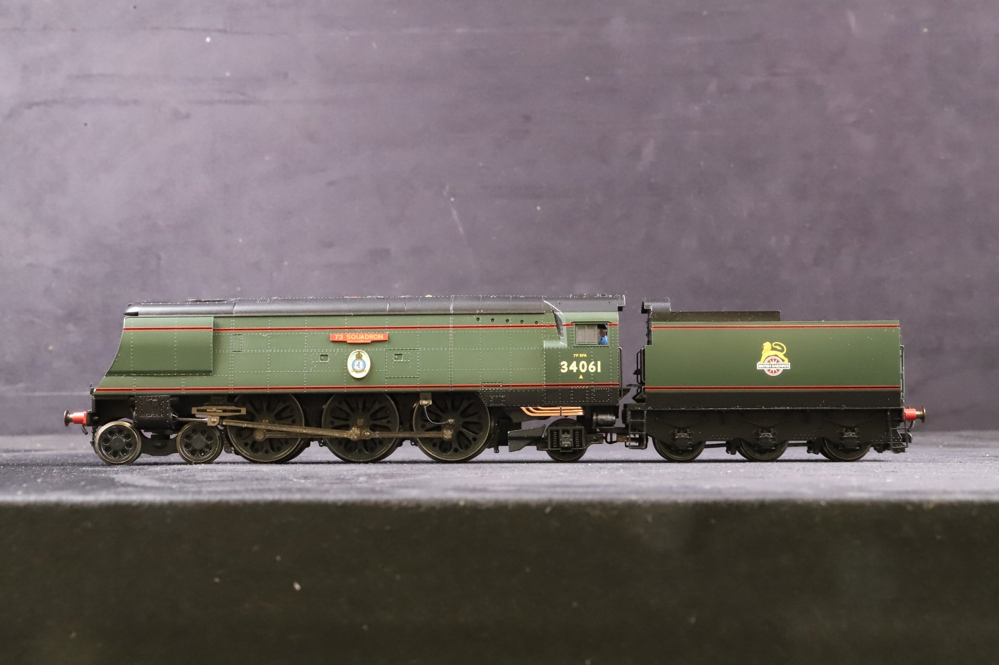 Hornby OO R2316 Battle of Britain Class '73 Squadron' BR Lined Green E/C
